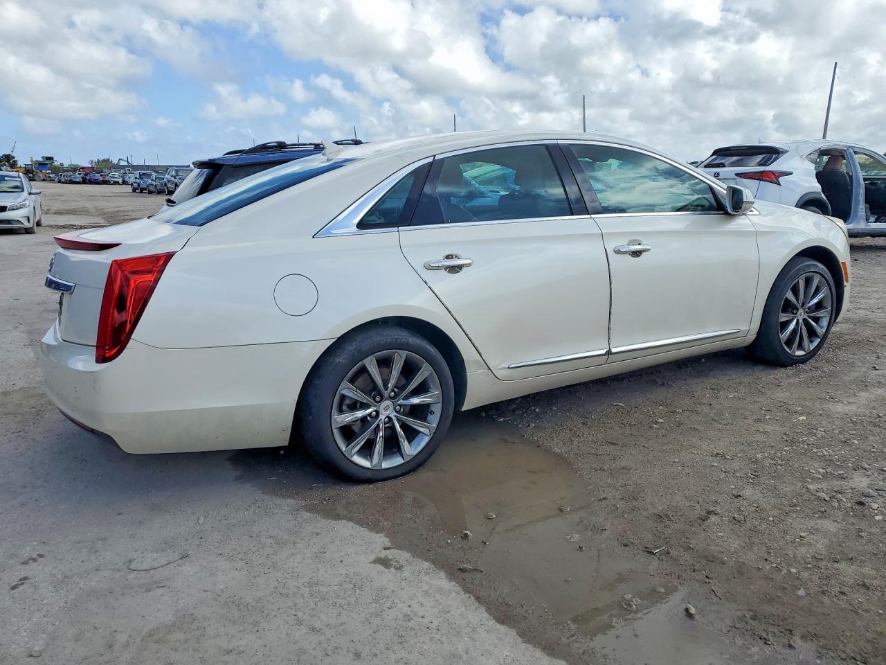2013 CADILLAC XTS