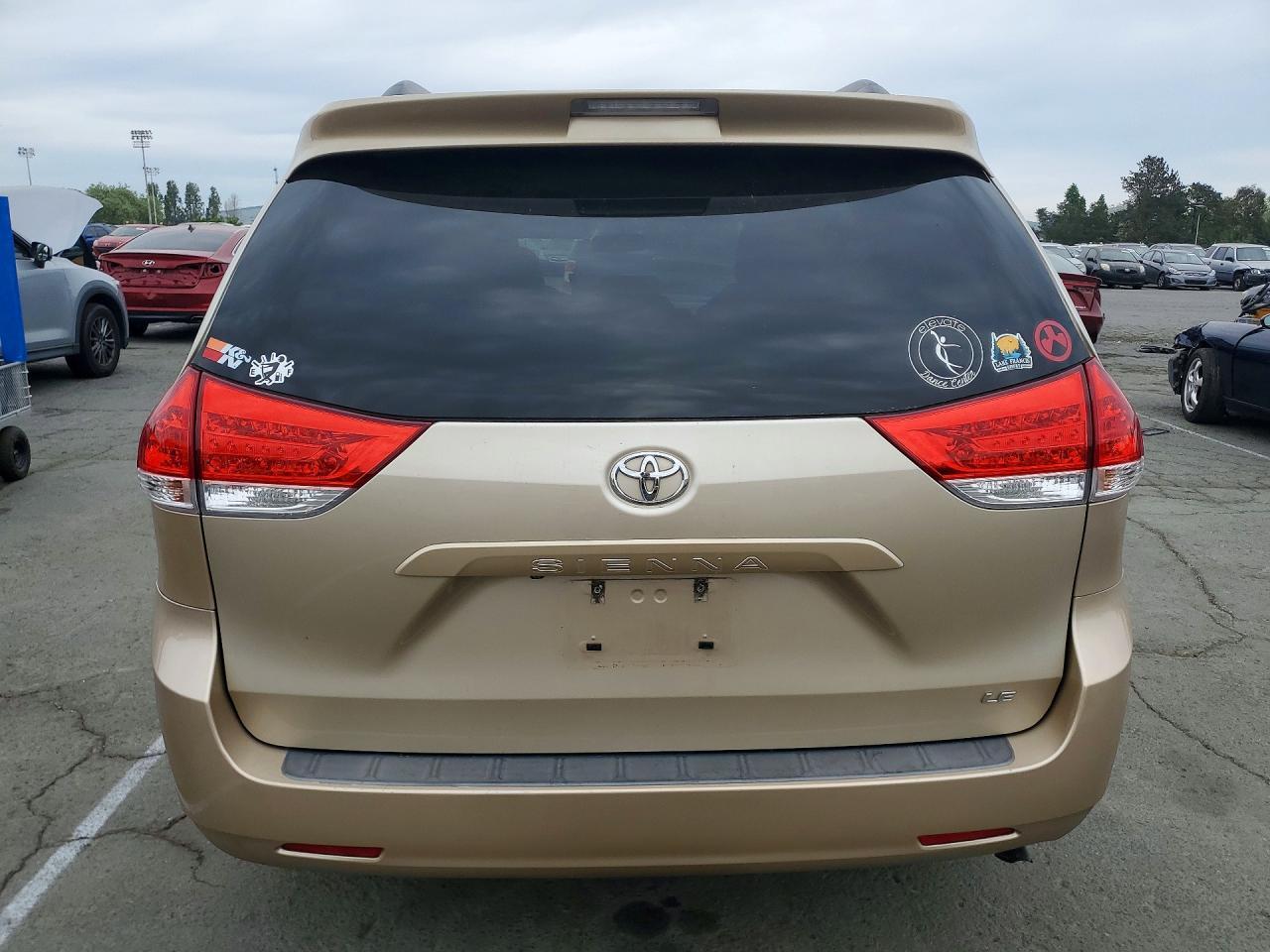 2014 TOYOTA SIENNA