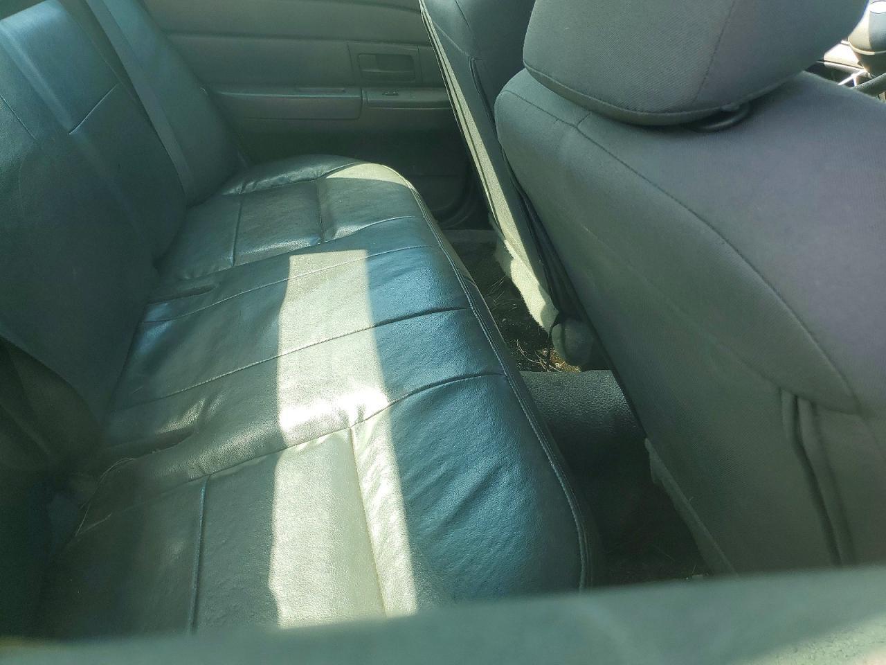 2004 FORD Crown Victoria