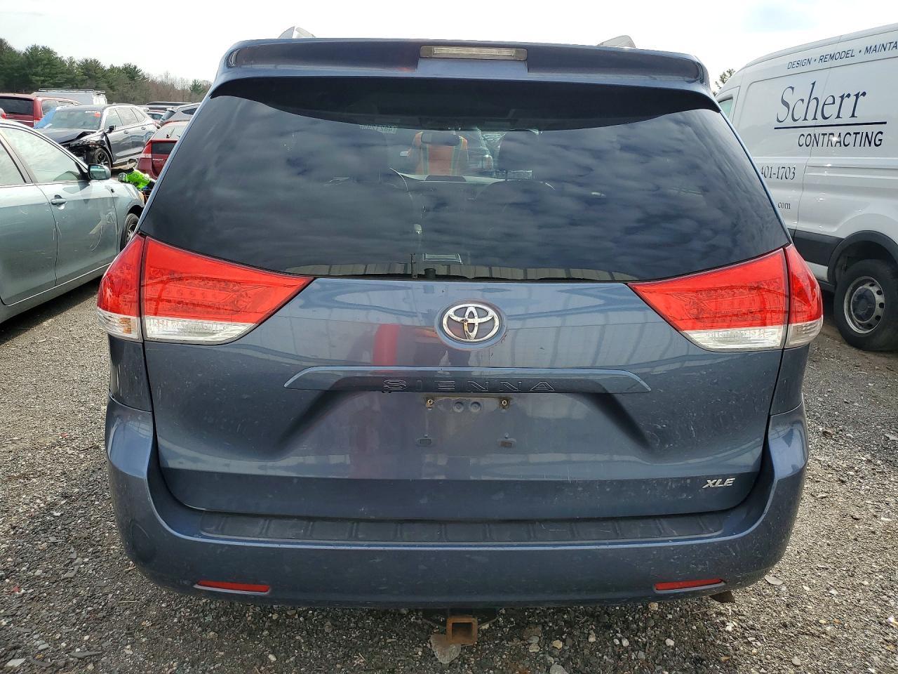 2013 TOYOTA SIENNA