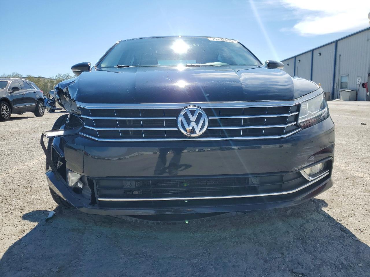 2017 VOLKSWAGEN Passat