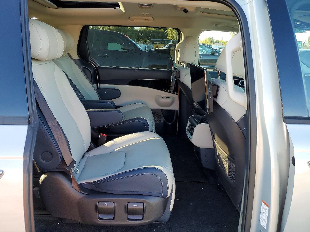 2025 KIA Carnival