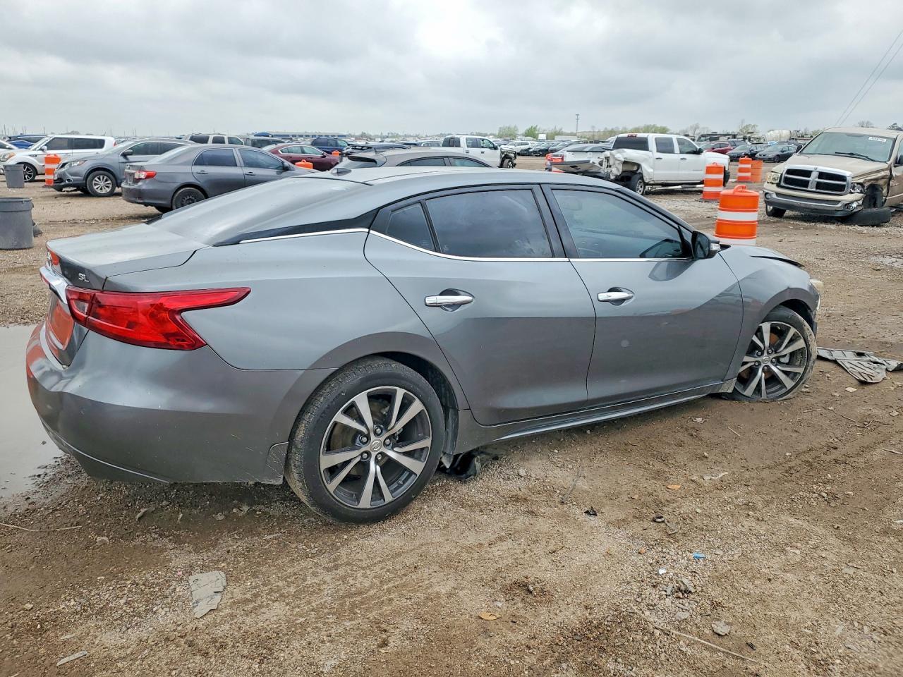 2017 NISSAN Maxima