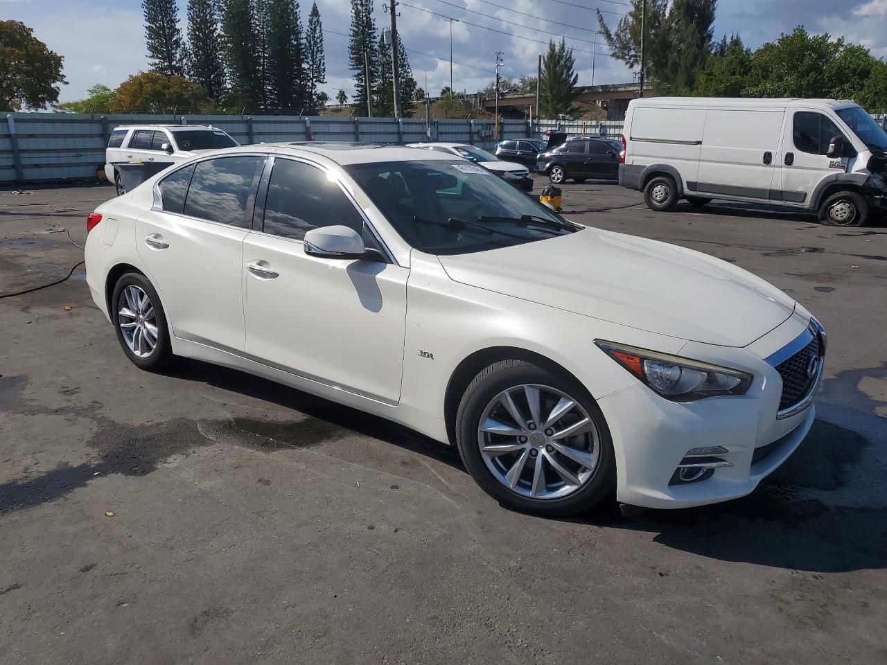 2016 INFINITI Q50