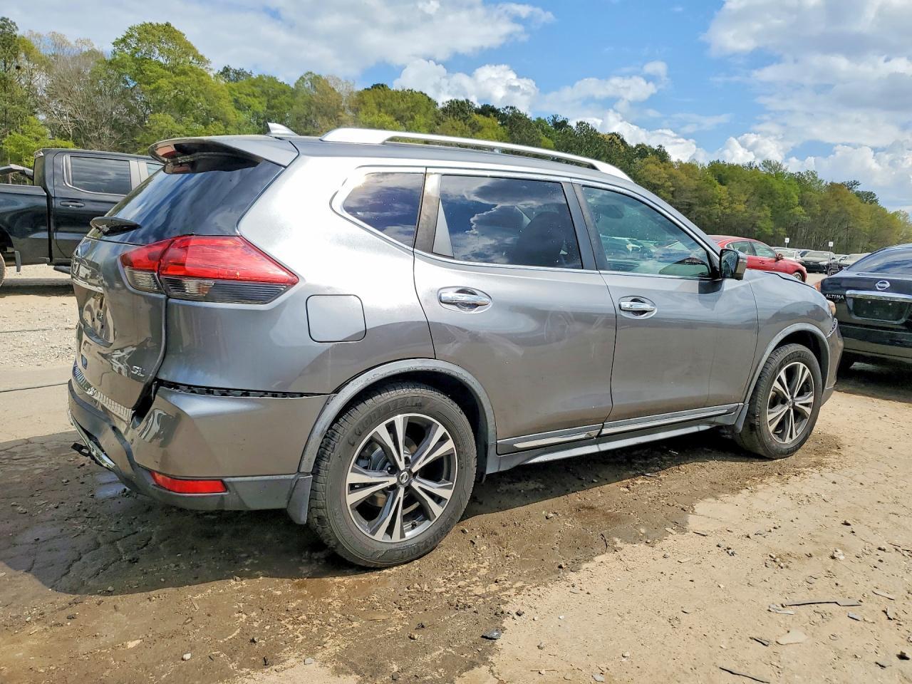 2017 NISSAN ROGUE