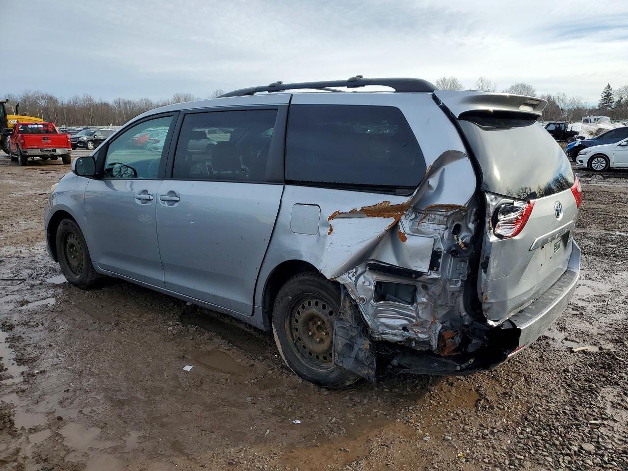 2016 TOYOTA SIENNA