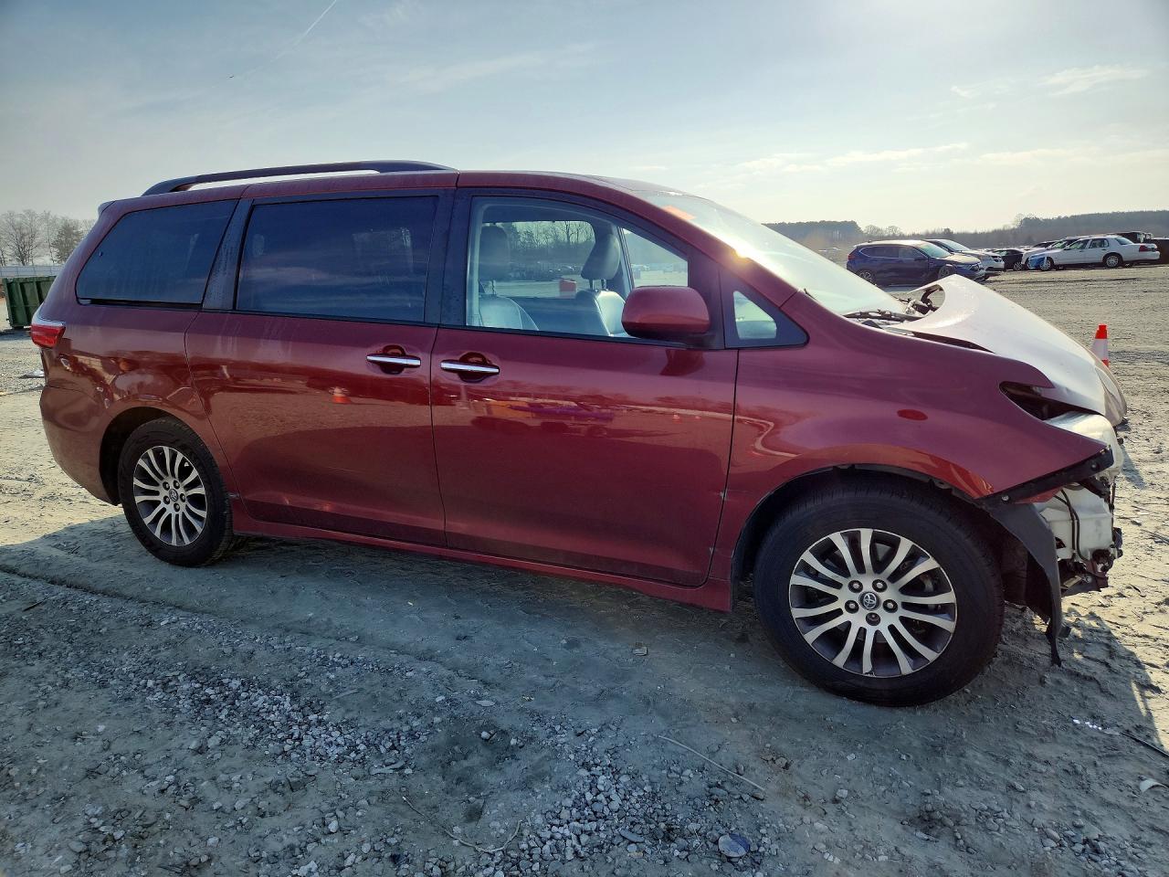 2018 TOYOTA SIENNA