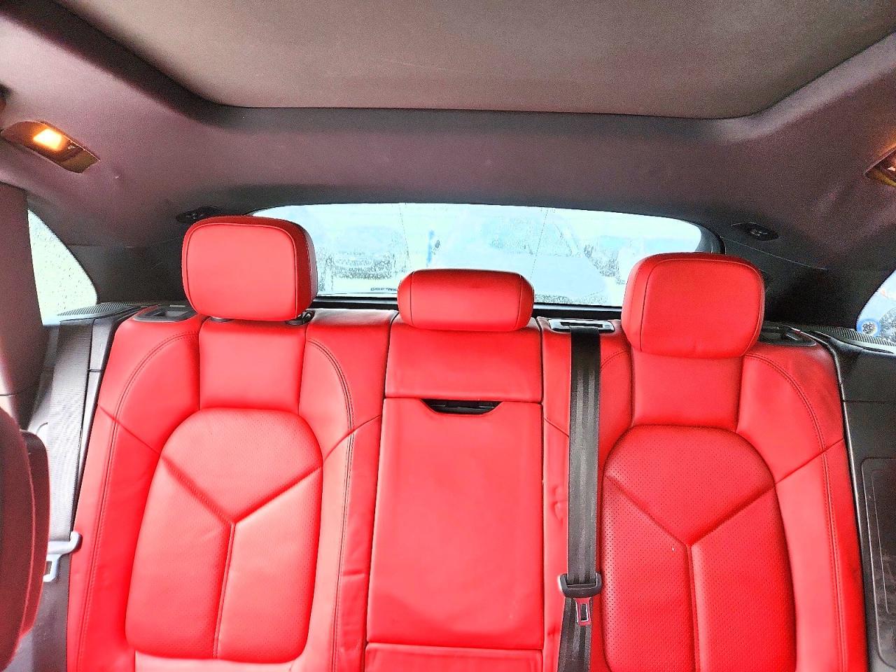 2015 PORSCHE Macan