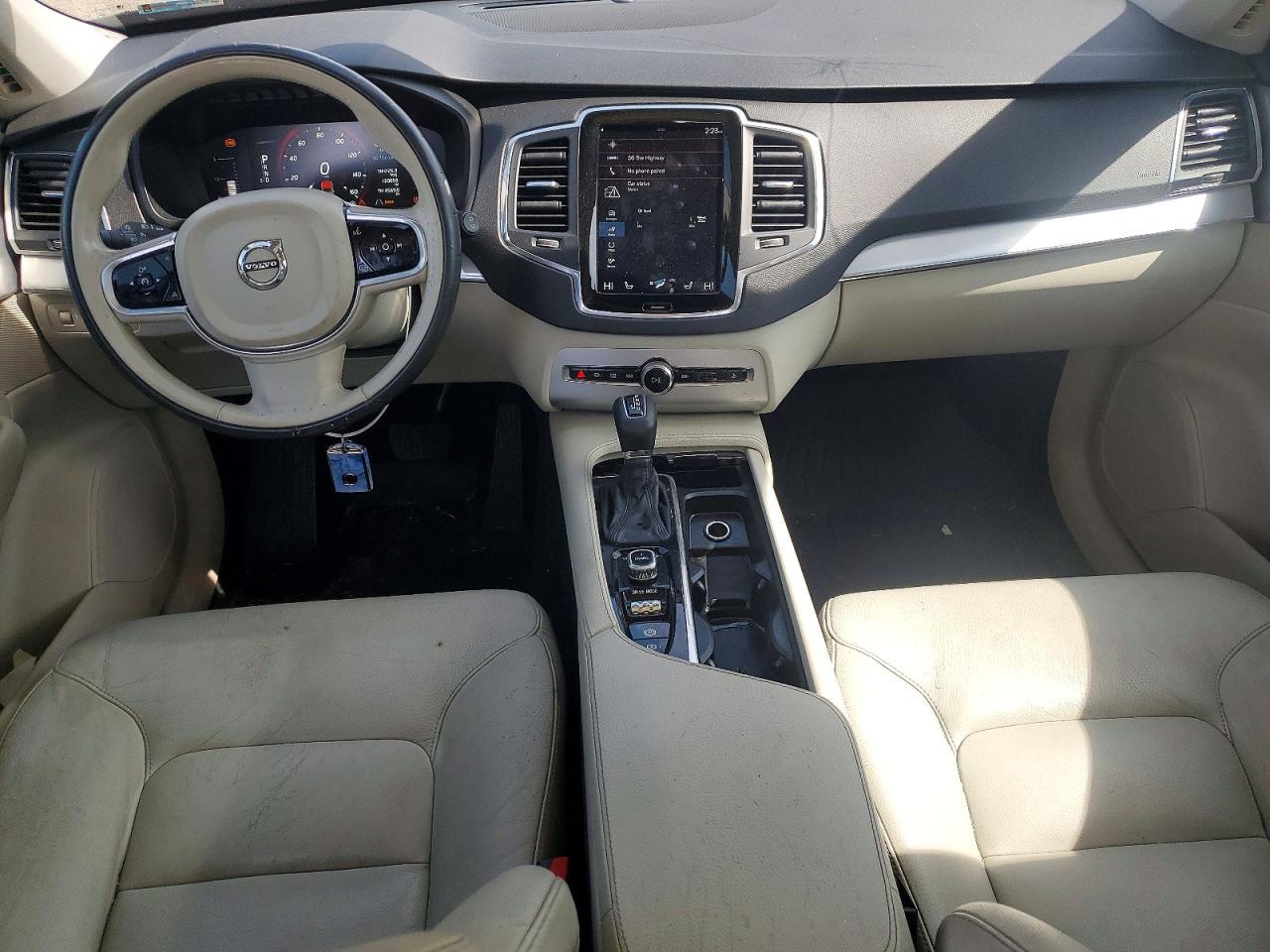 2017 VOLVO XC90