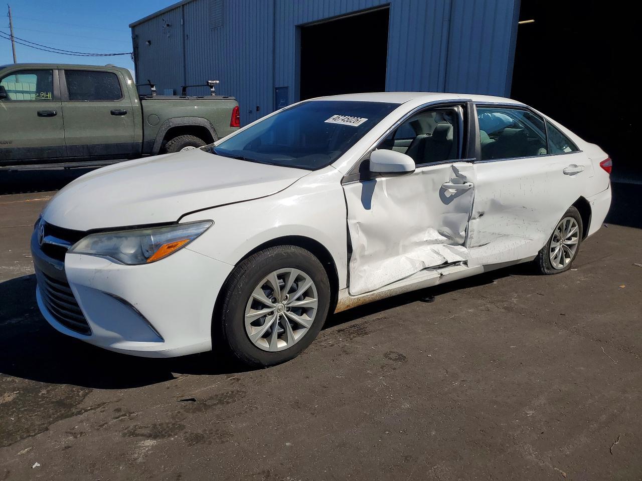 2016 TOYOTA CAMRY