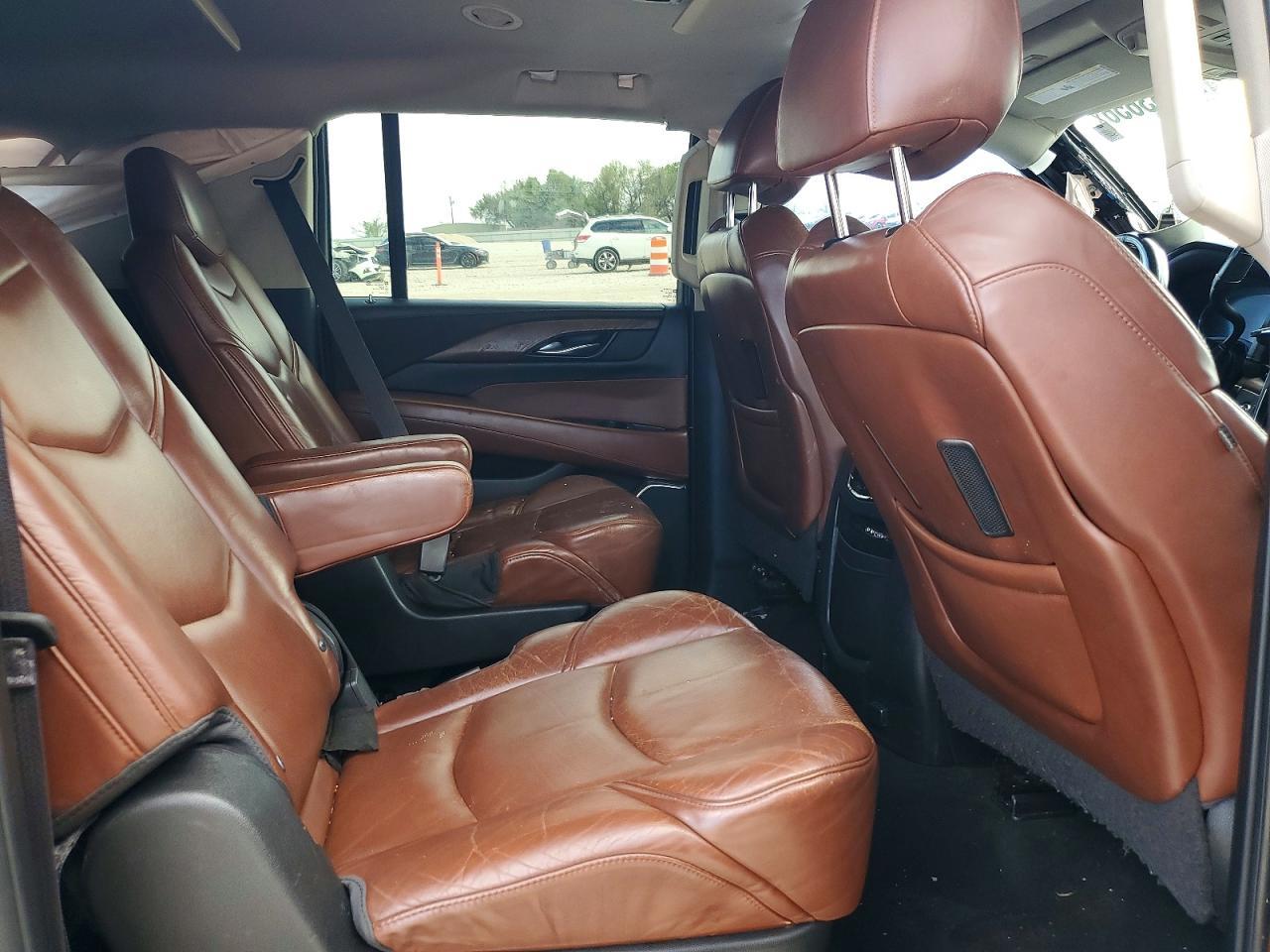 2016 CADILLAC Escalade ESV