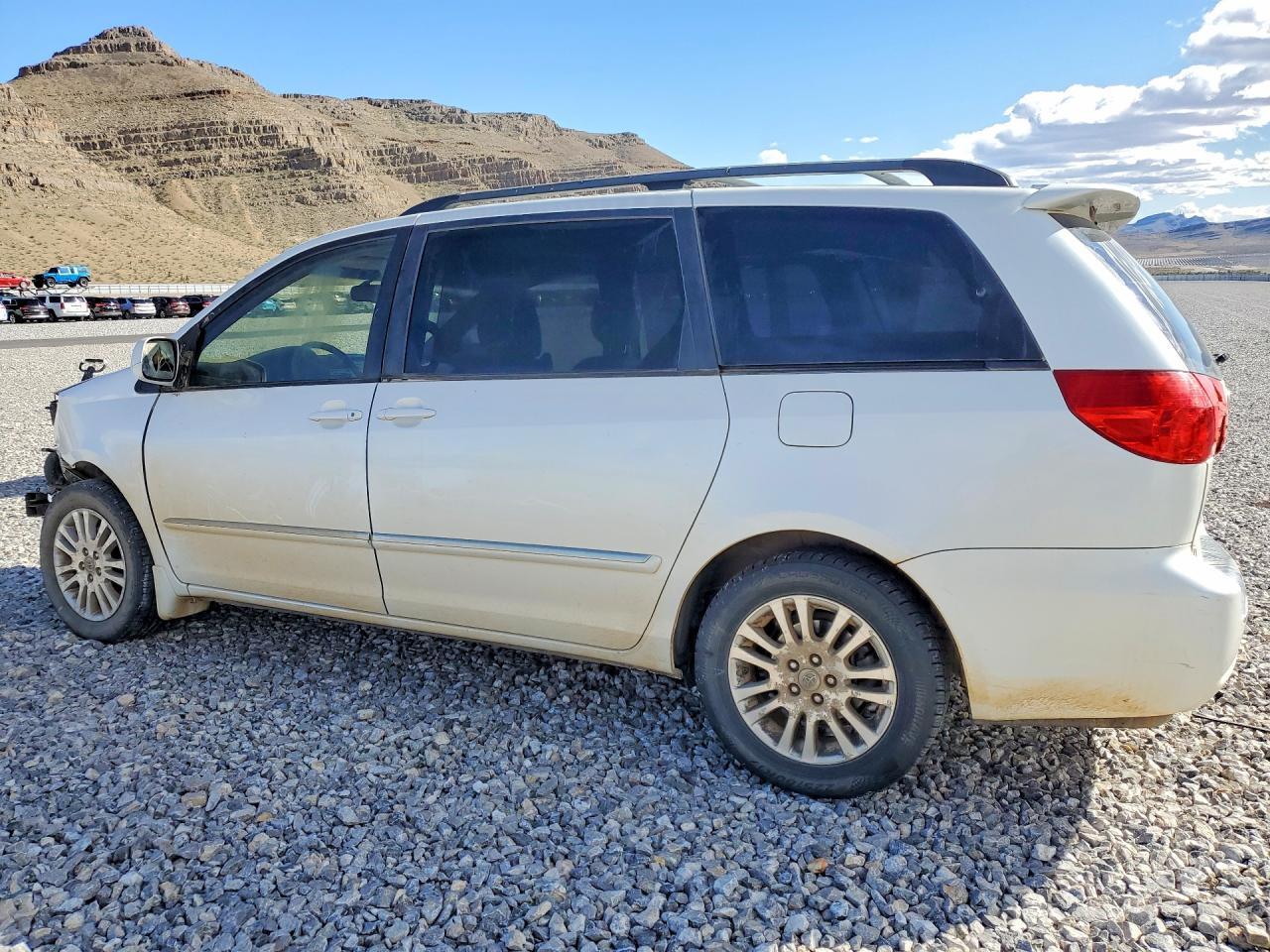 2010 TOYOTA SIENNA