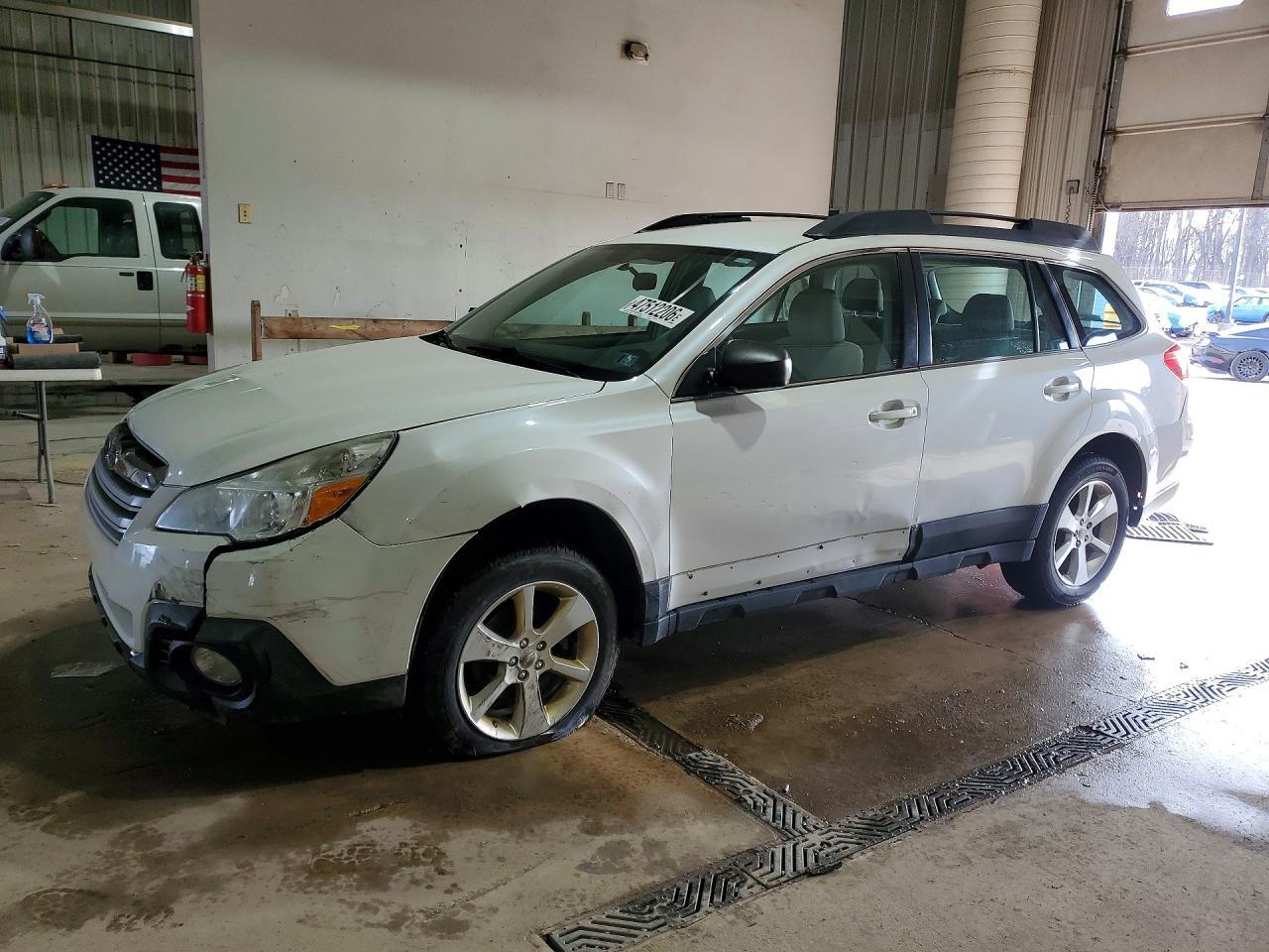 2014 SUBARU Outback