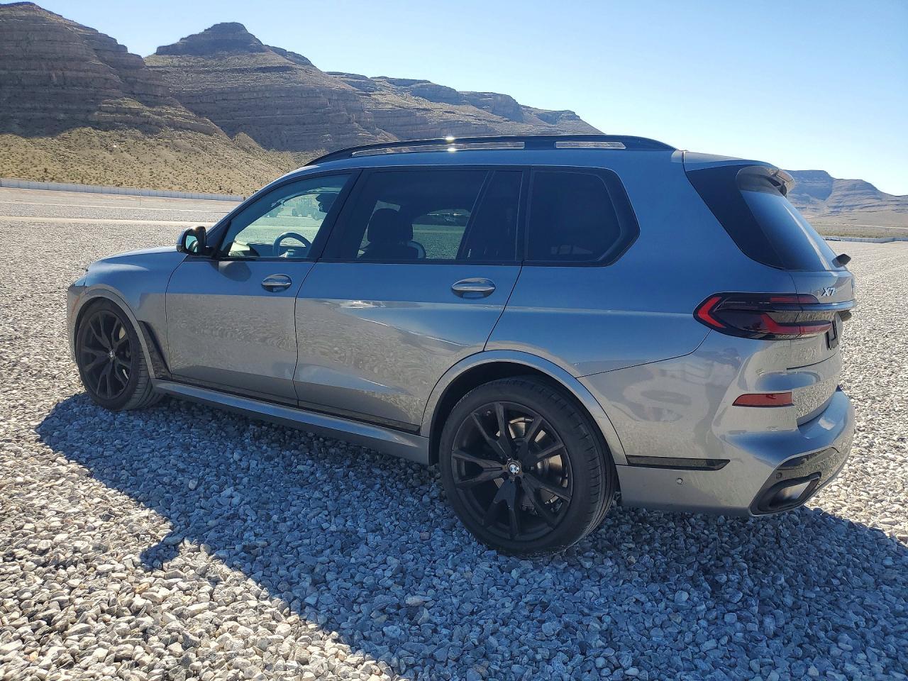 2025 BMW X7