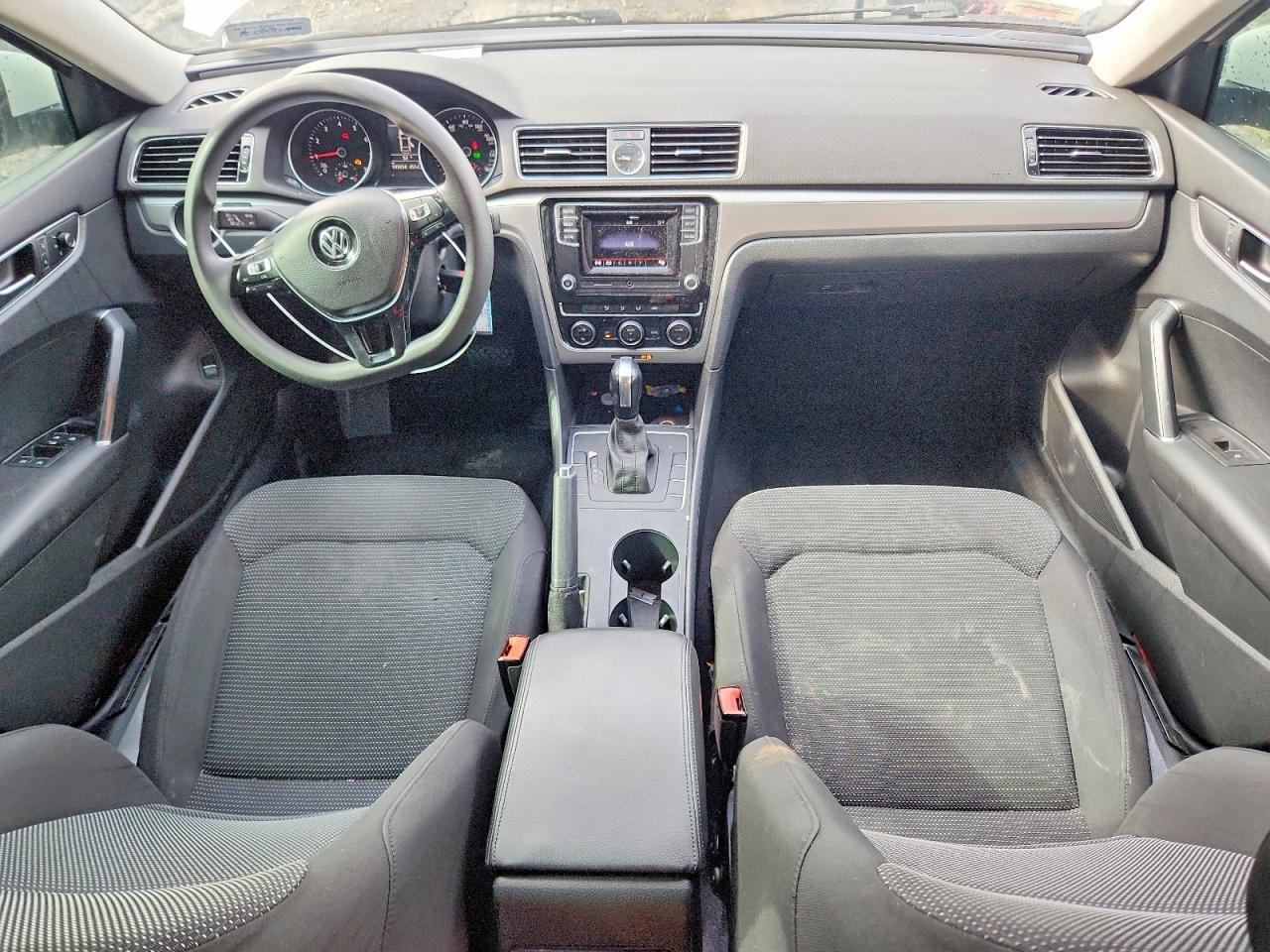 2016 VOLKSWAGEN Passat