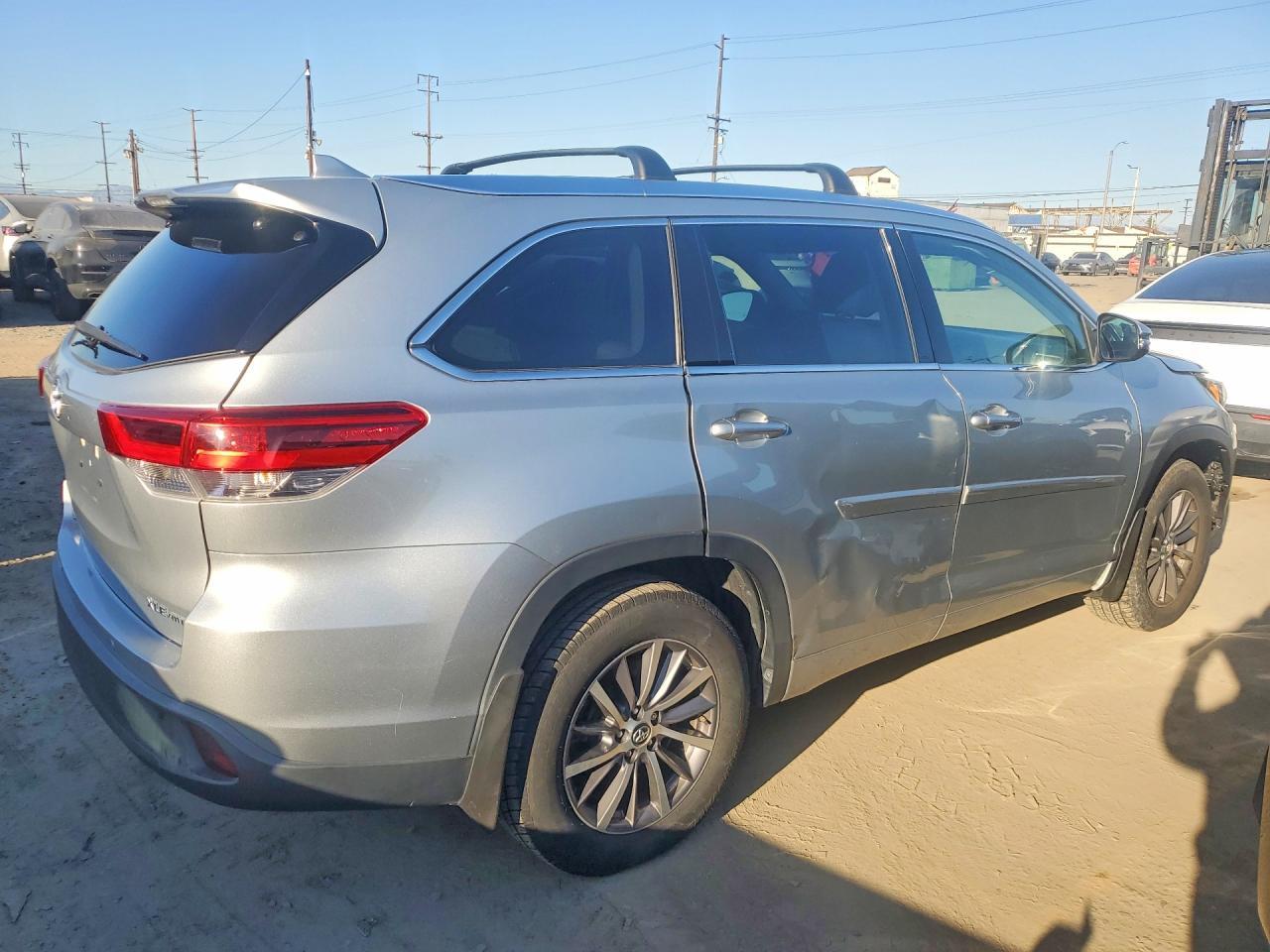 2018 TOYOTA HIGHLANDER