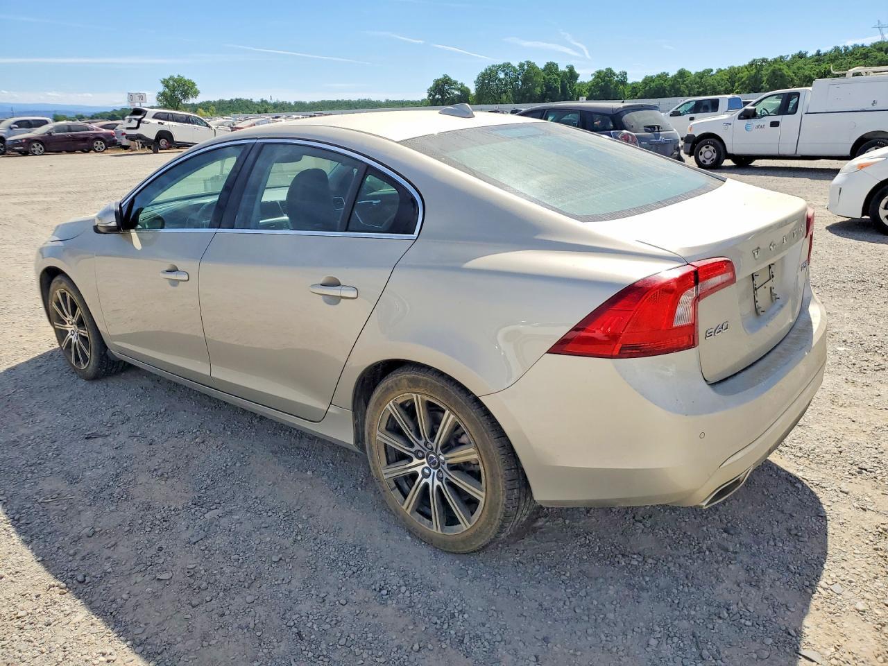 2017 VOLVO S60