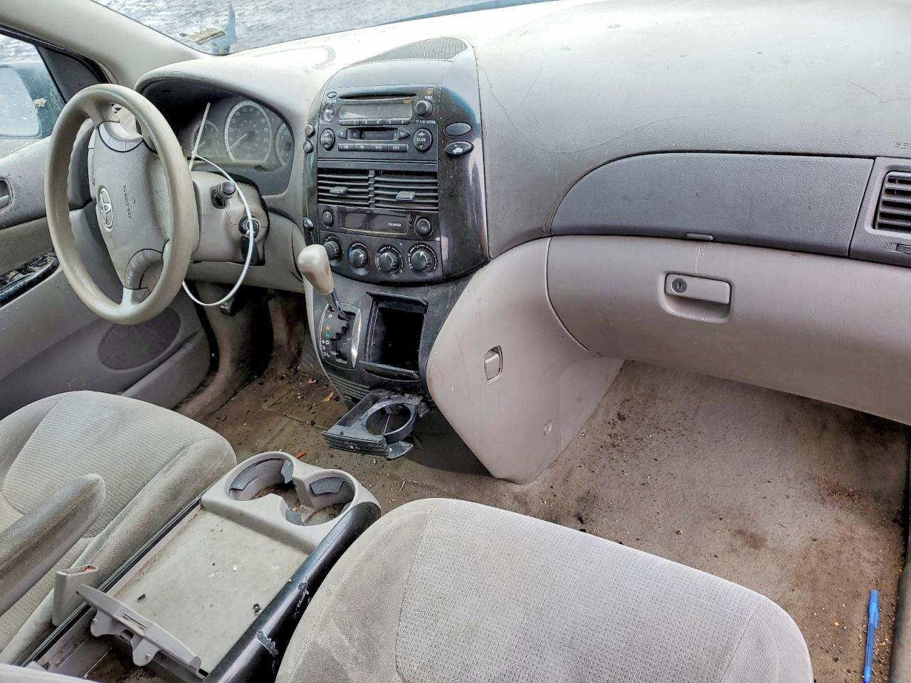 2004 TOYOTA SIENNA