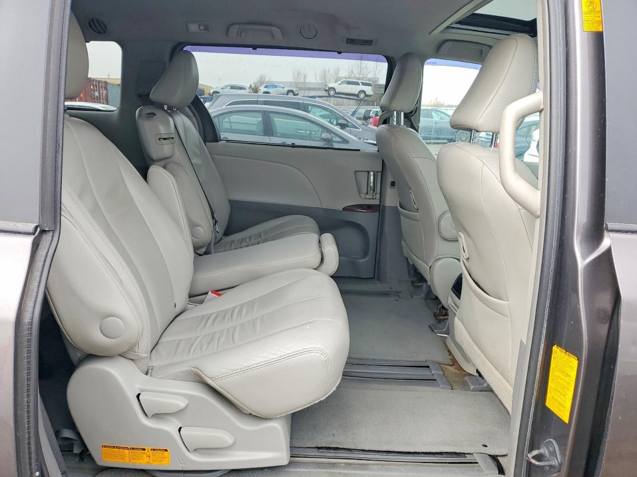 2013 TOYOTA SIENNA