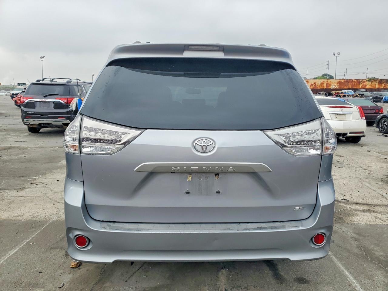 2012 TOYOTA SIENNA