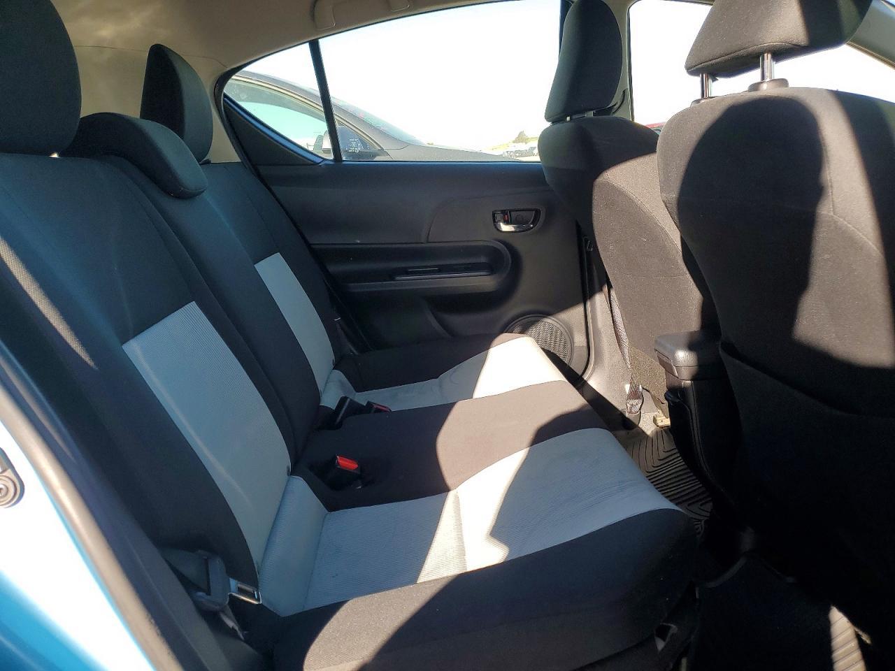 2015 TOYOTA Prius c