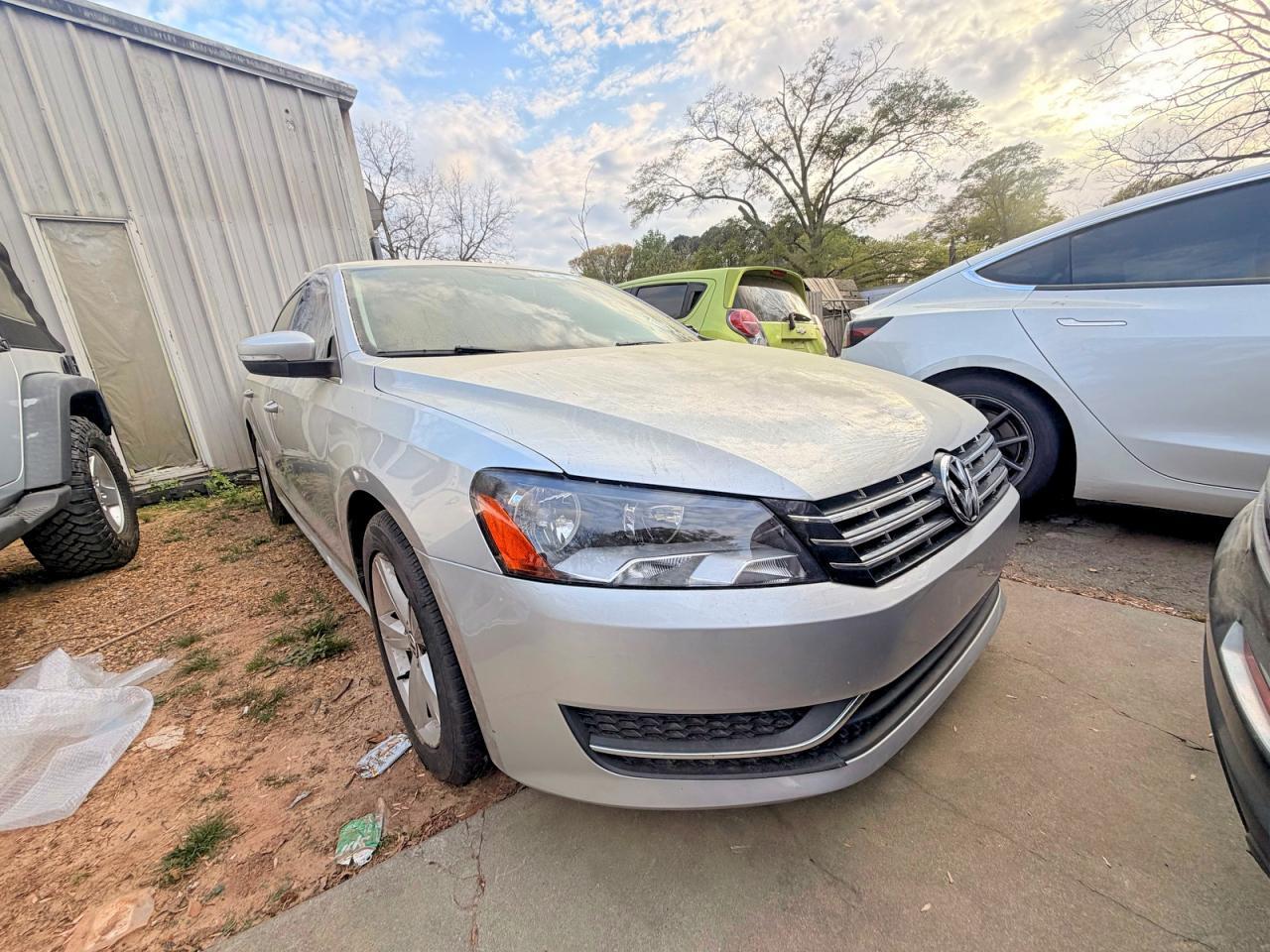 2013 VOLKSWAGEN Passat