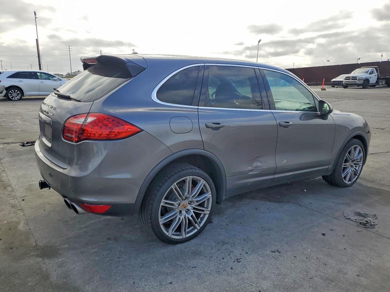 2011 PORSCHE CAYENNE
