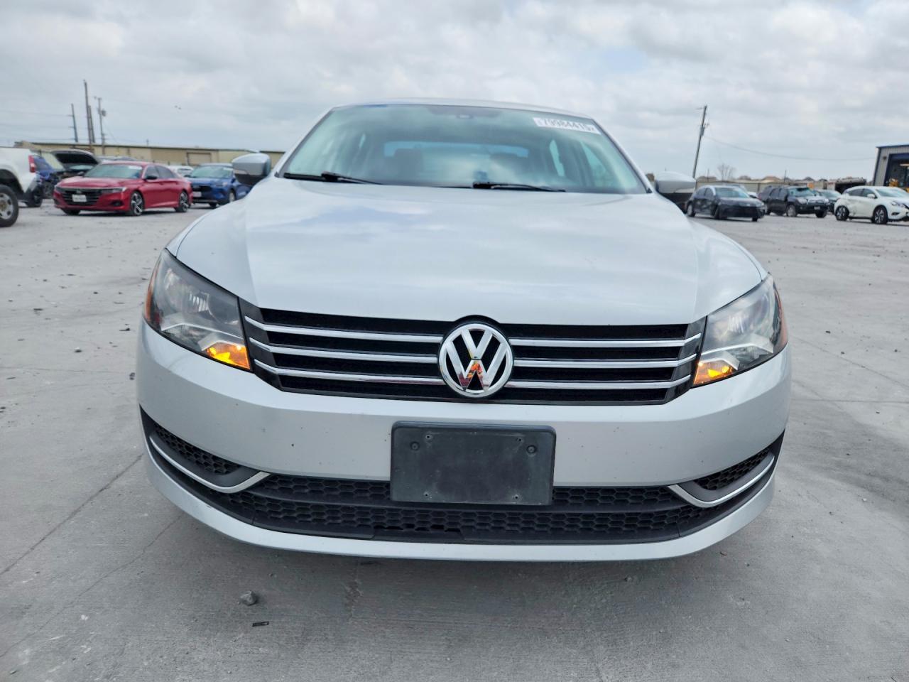 2014 VOLKSWAGEN Passat