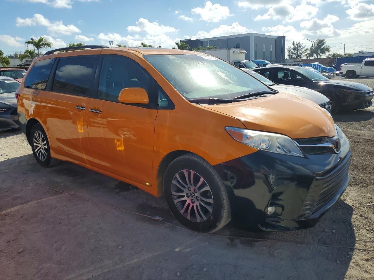 2019 TOYOTA SIENNA