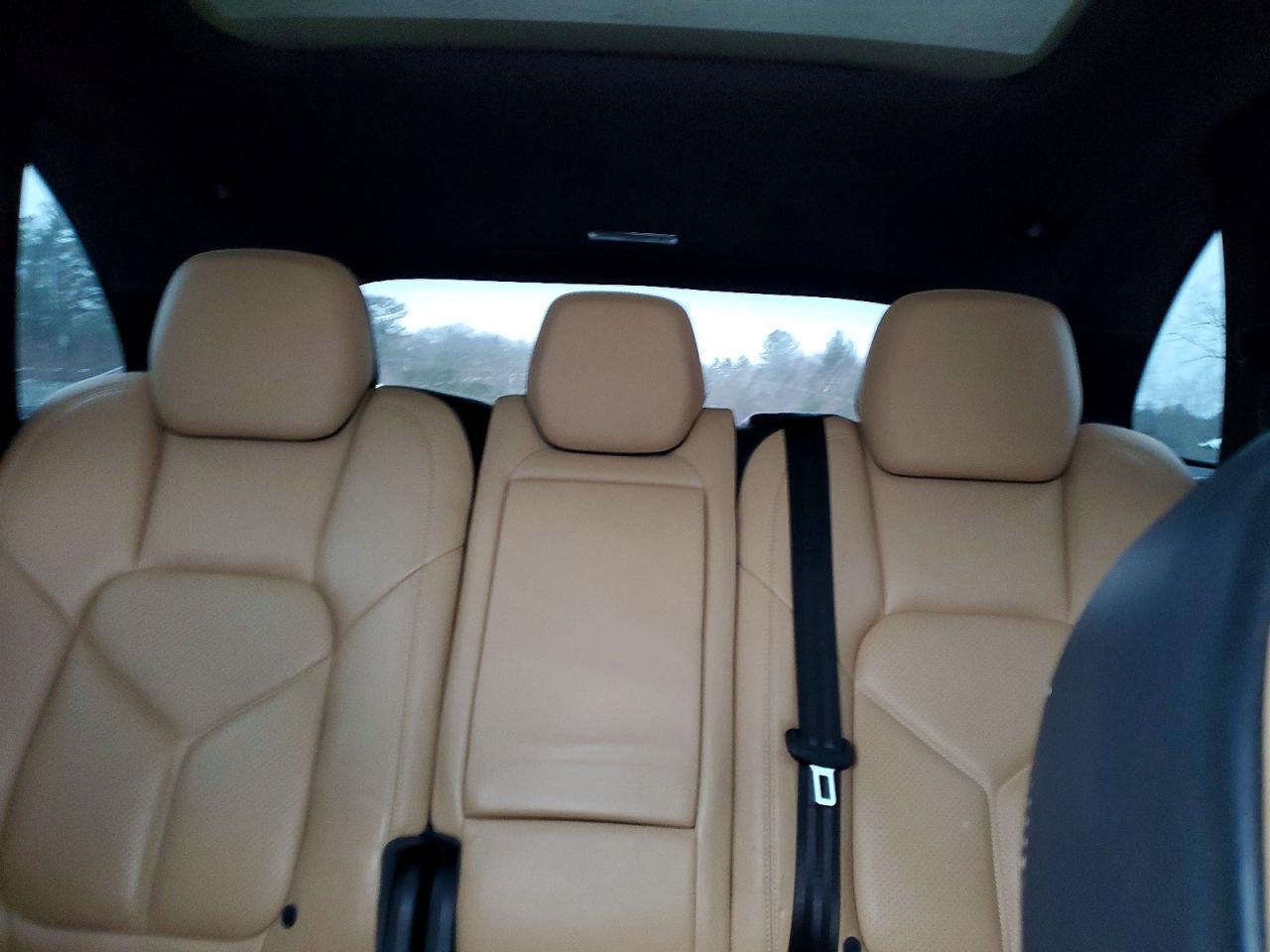 2016 PORSCHE CAYENNE