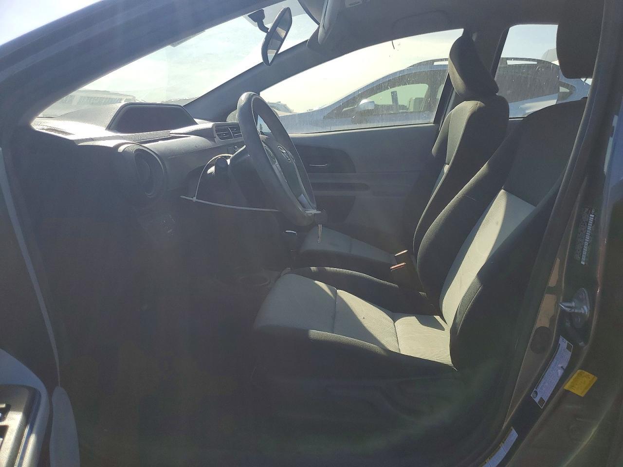 2013 TOYOTA Prius c