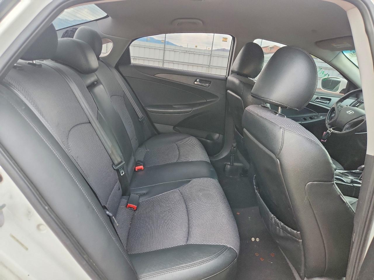 2011 HYUNDAI SONATA