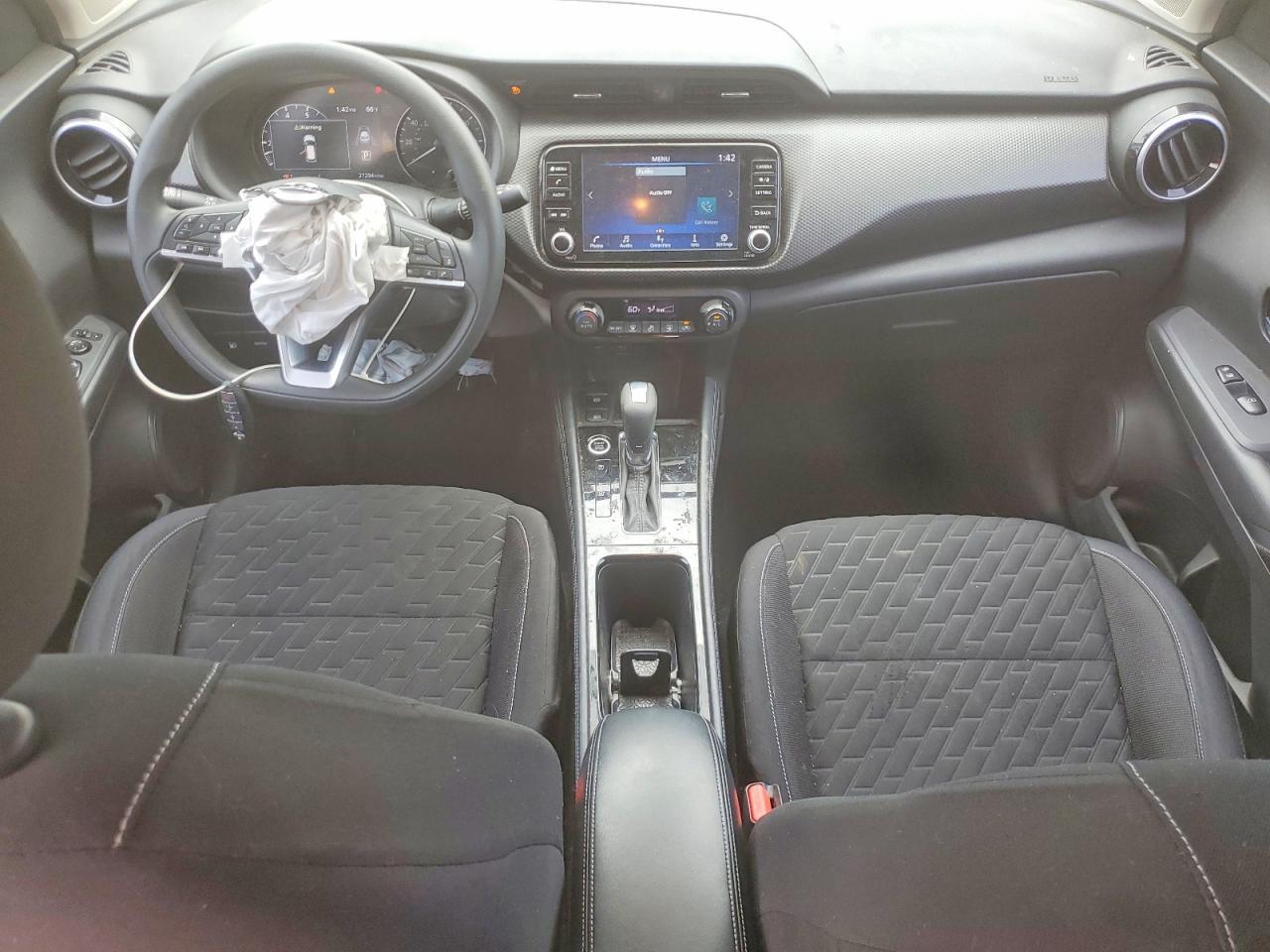 2021 NISSAN KICKS