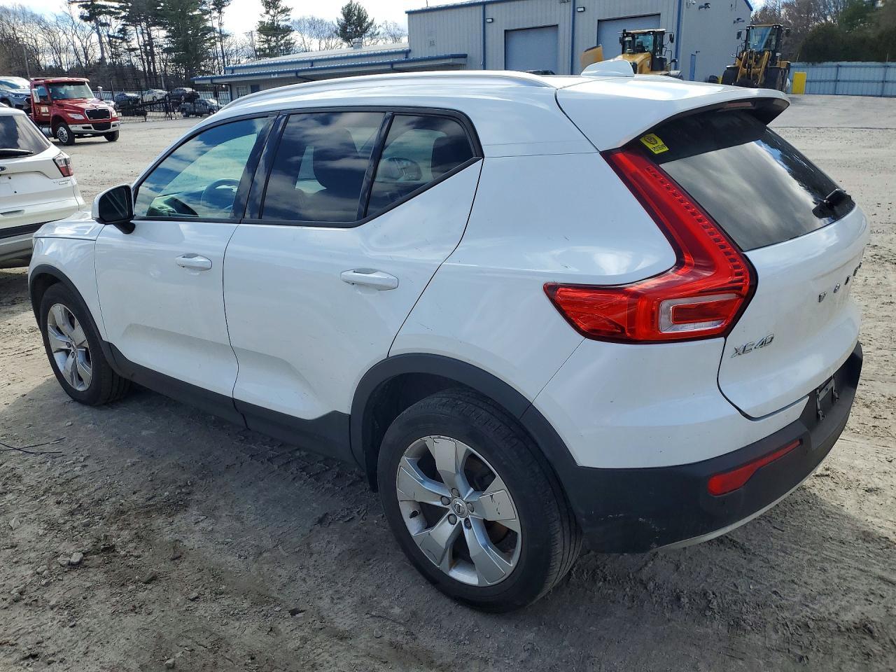 2020 VOLVO XC40