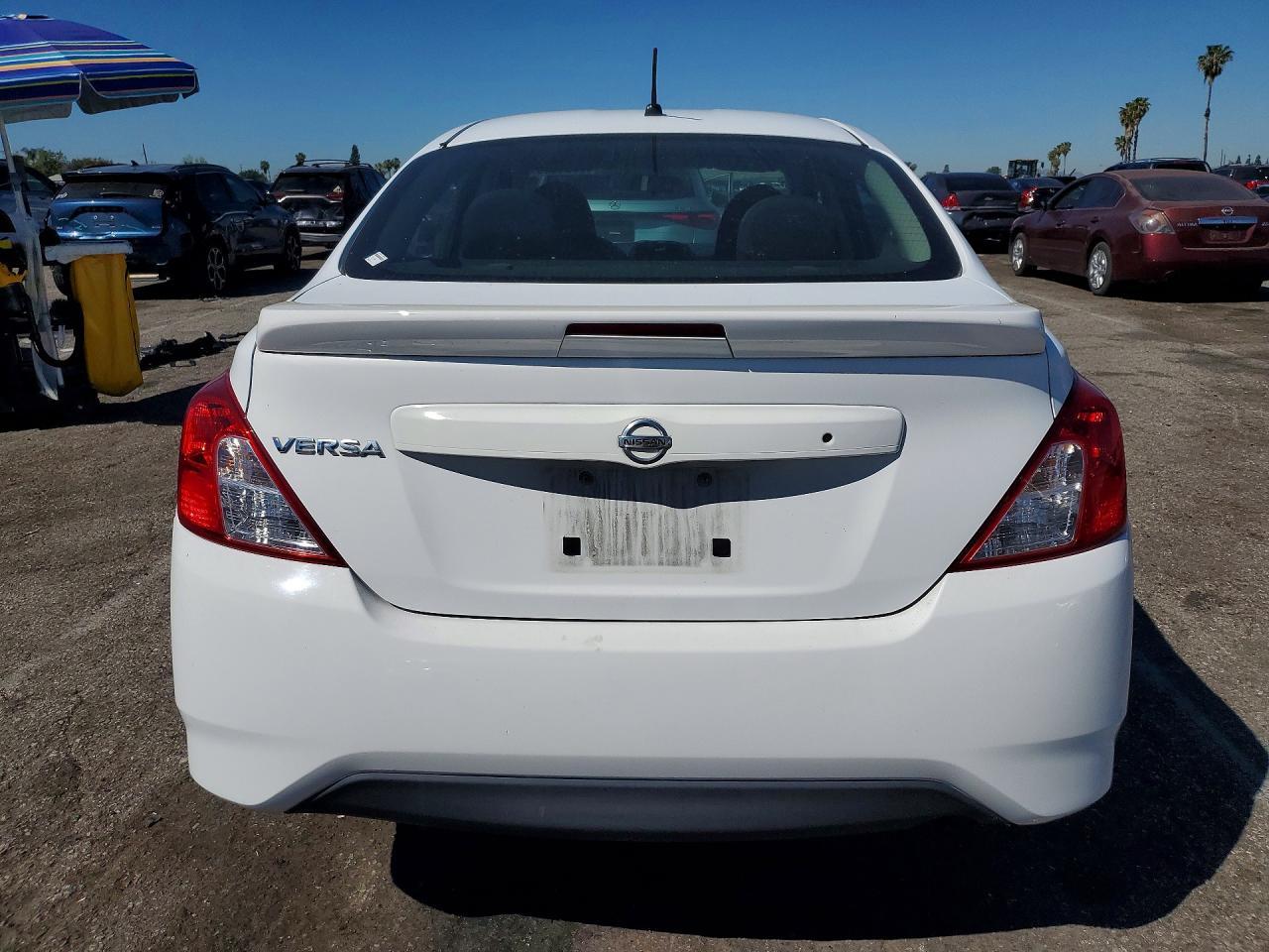 2016 NISSAN VERSA