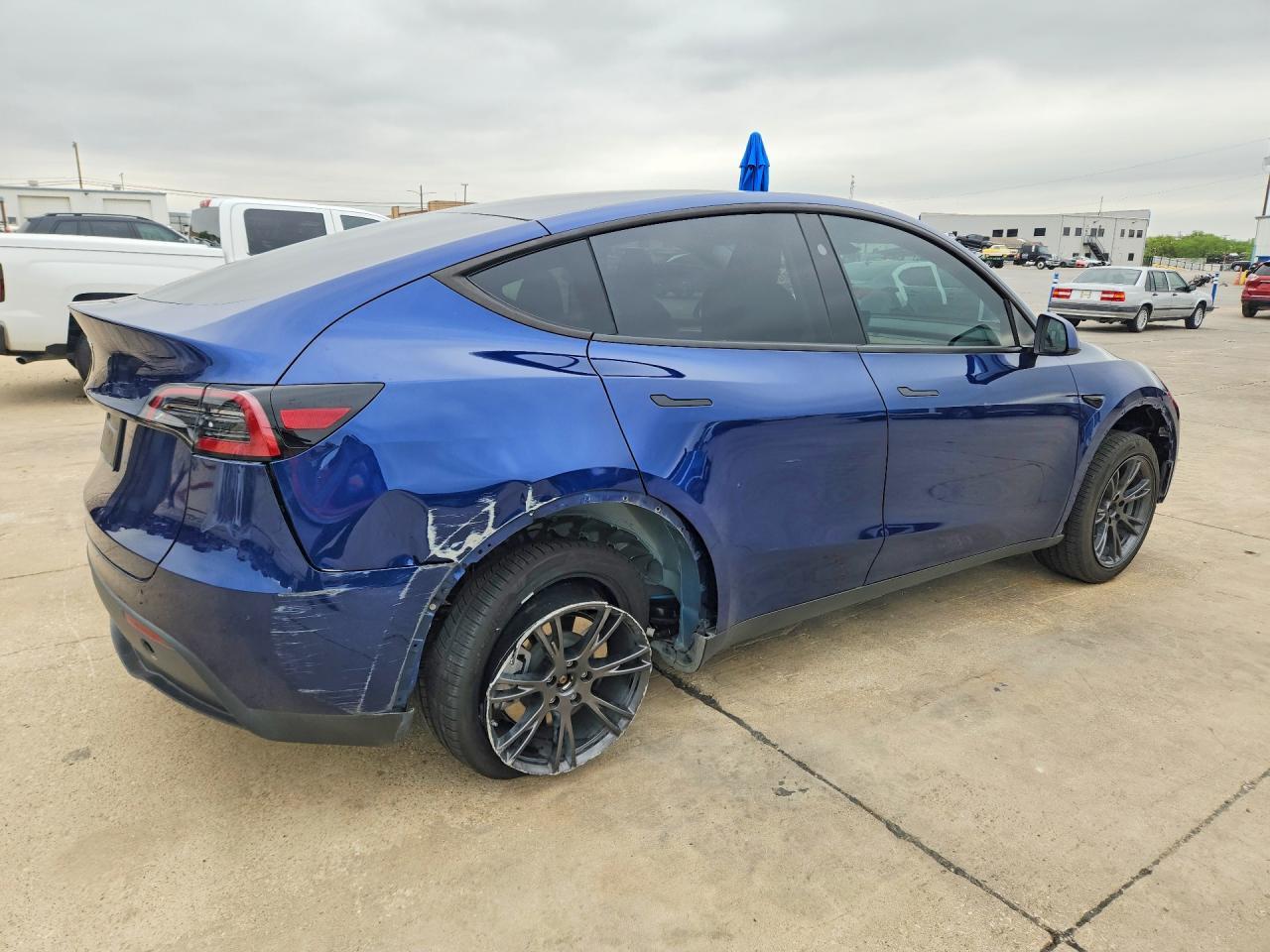 2024 TESLA MODEL Y