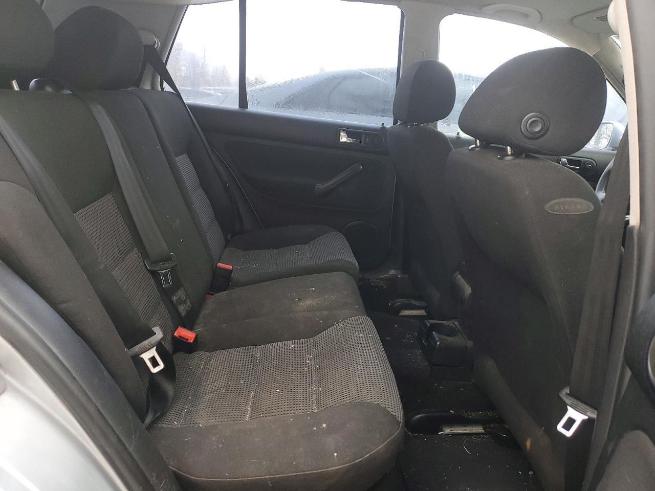 2004 VOLKSWAGEN GOLF