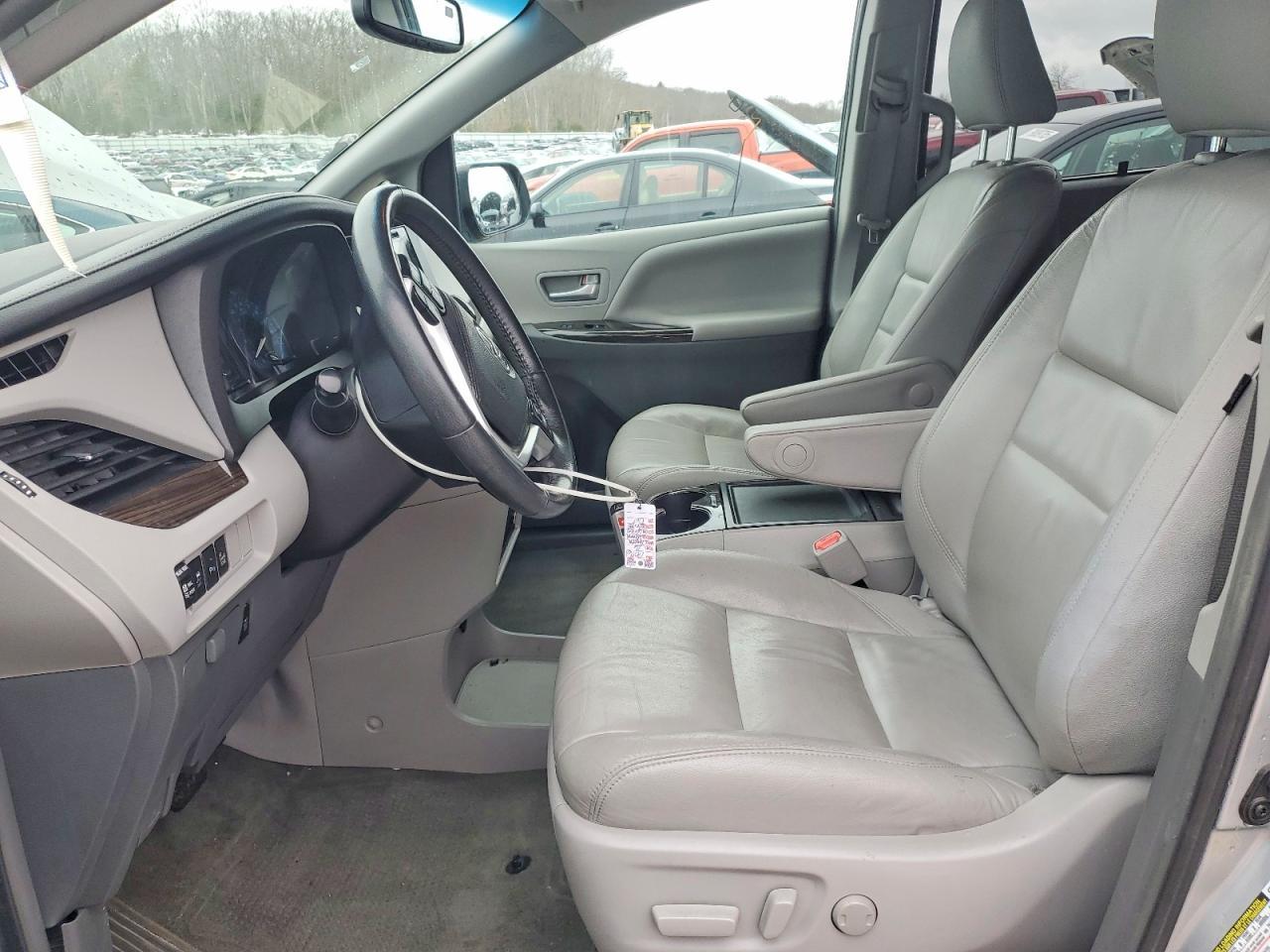 2016 TOYOTA SIENNA