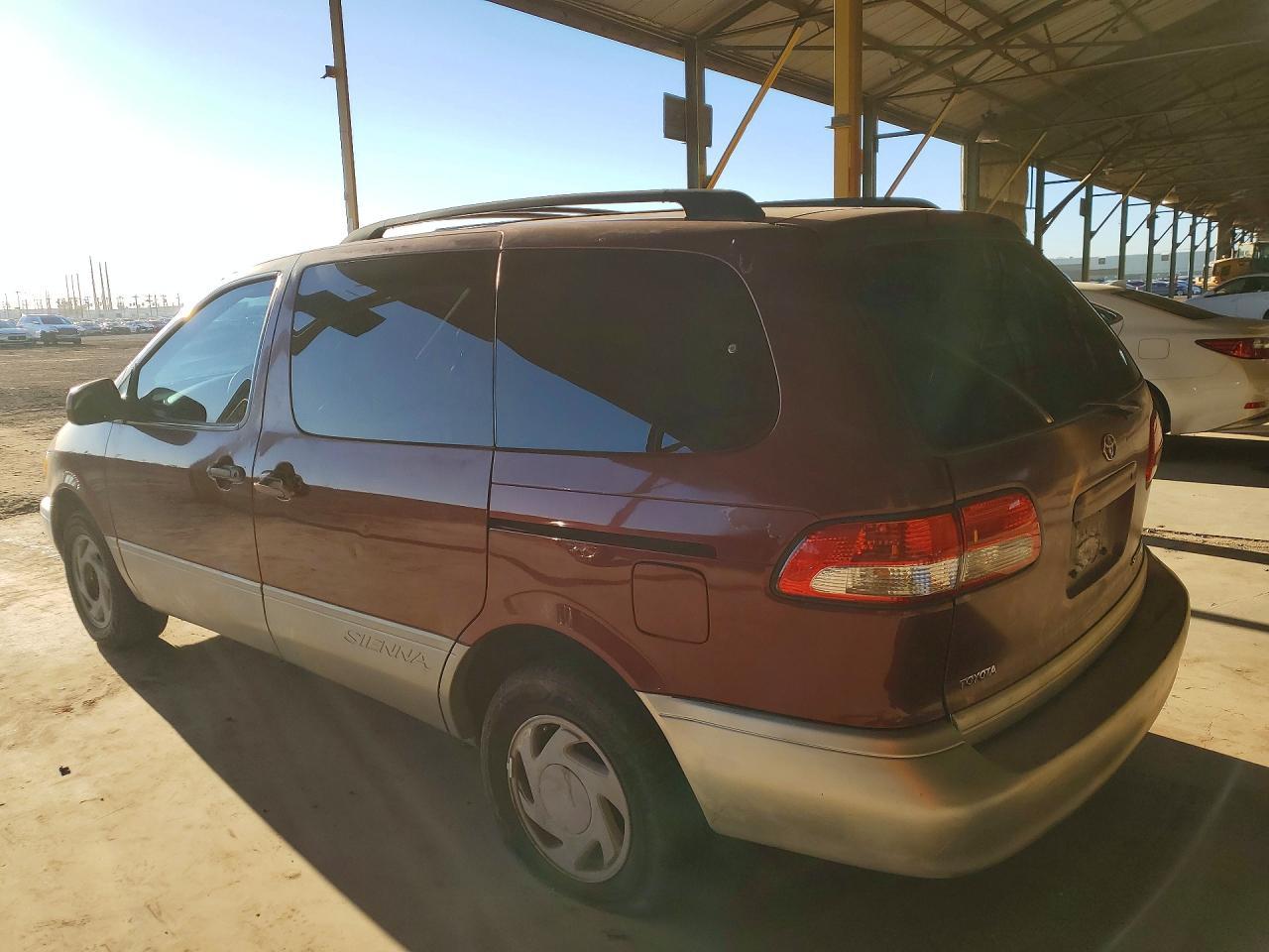 2002 TOYOTA SIENNA