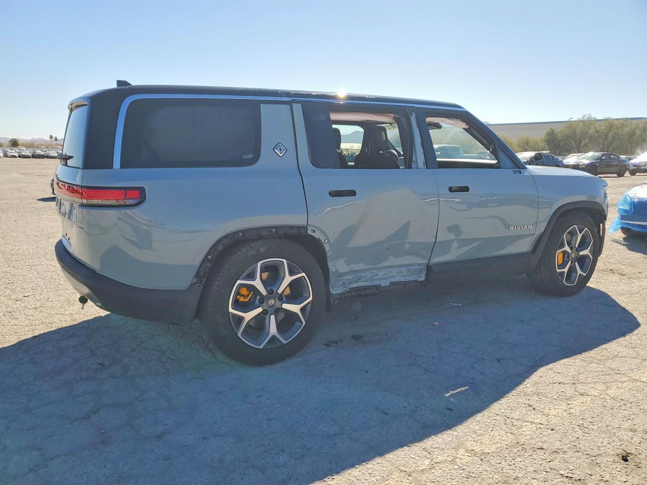2024 RIVIAN R1s