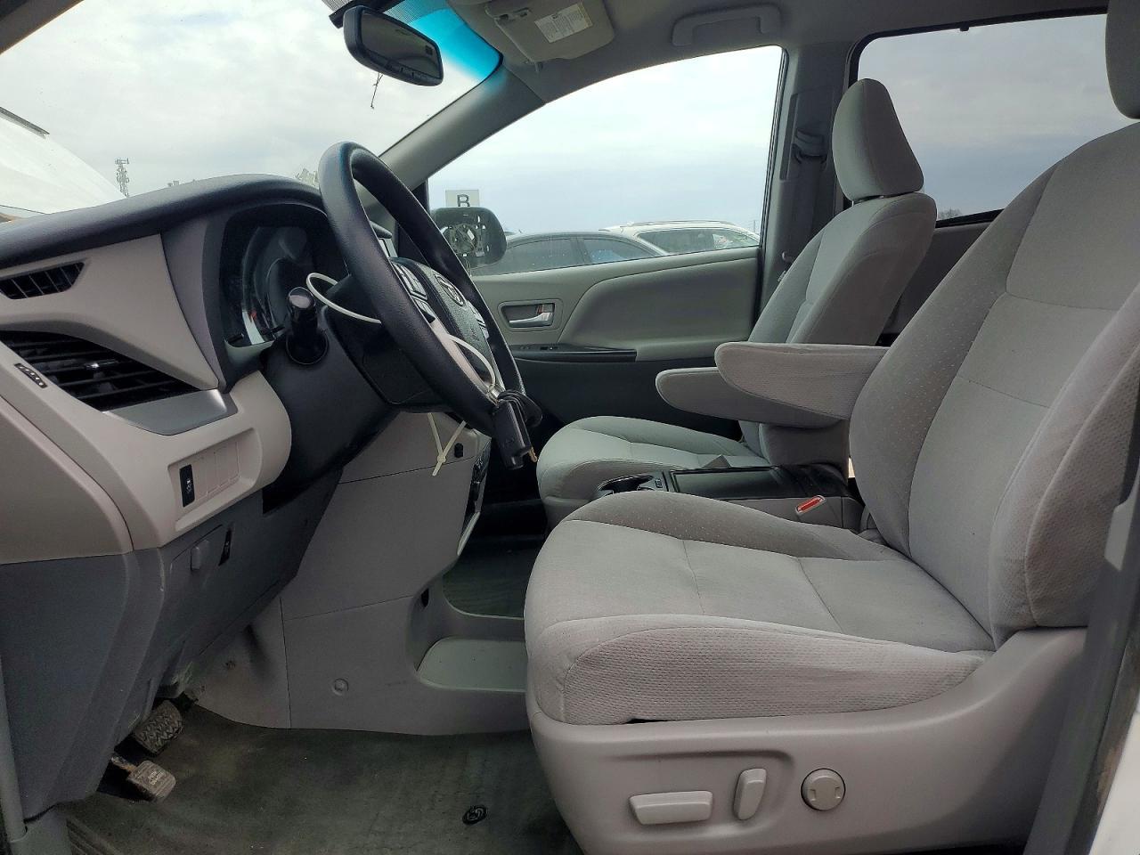 2017 TOYOTA SIENNA