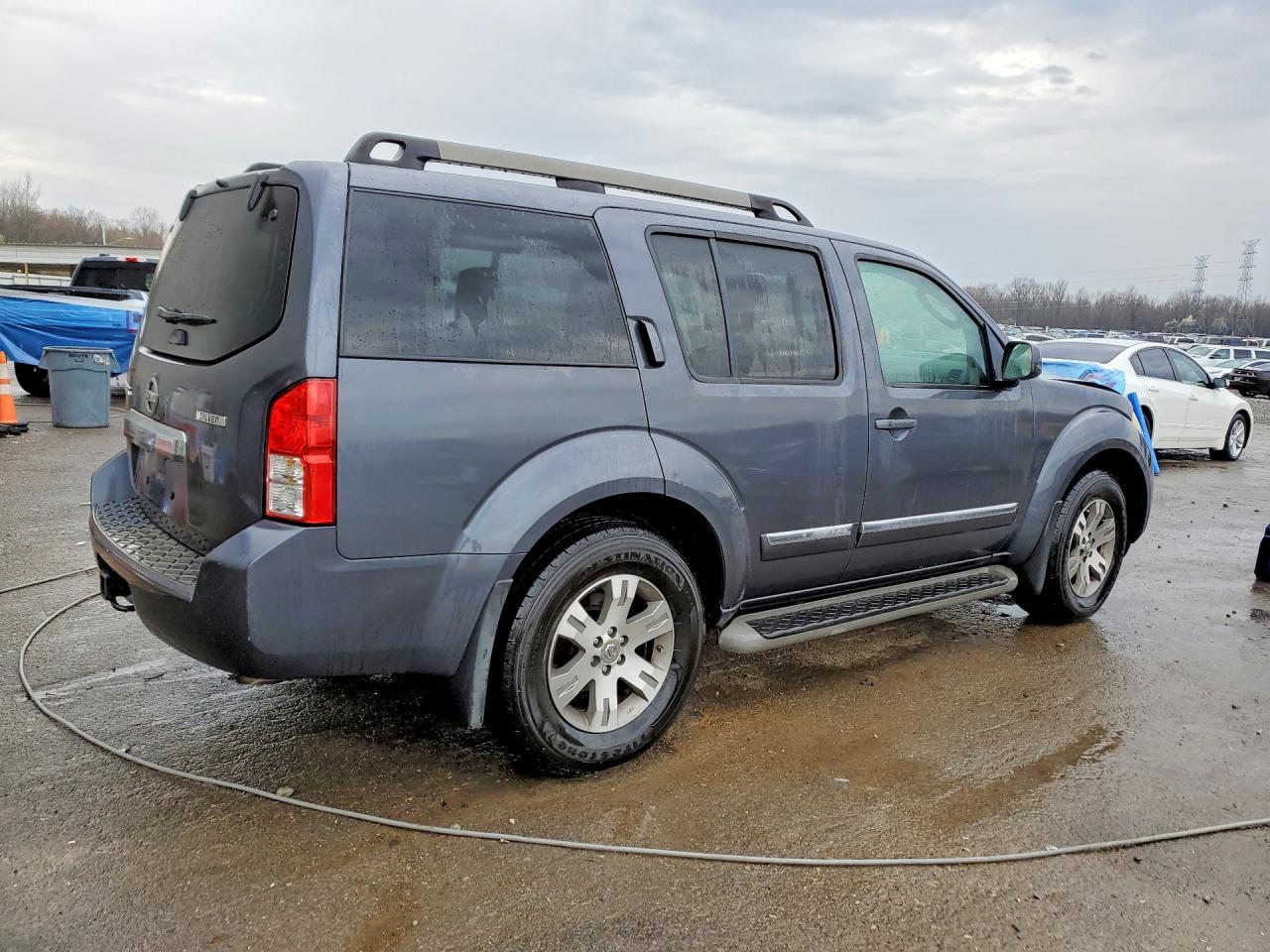 2012 NISSAN PATHFINDER