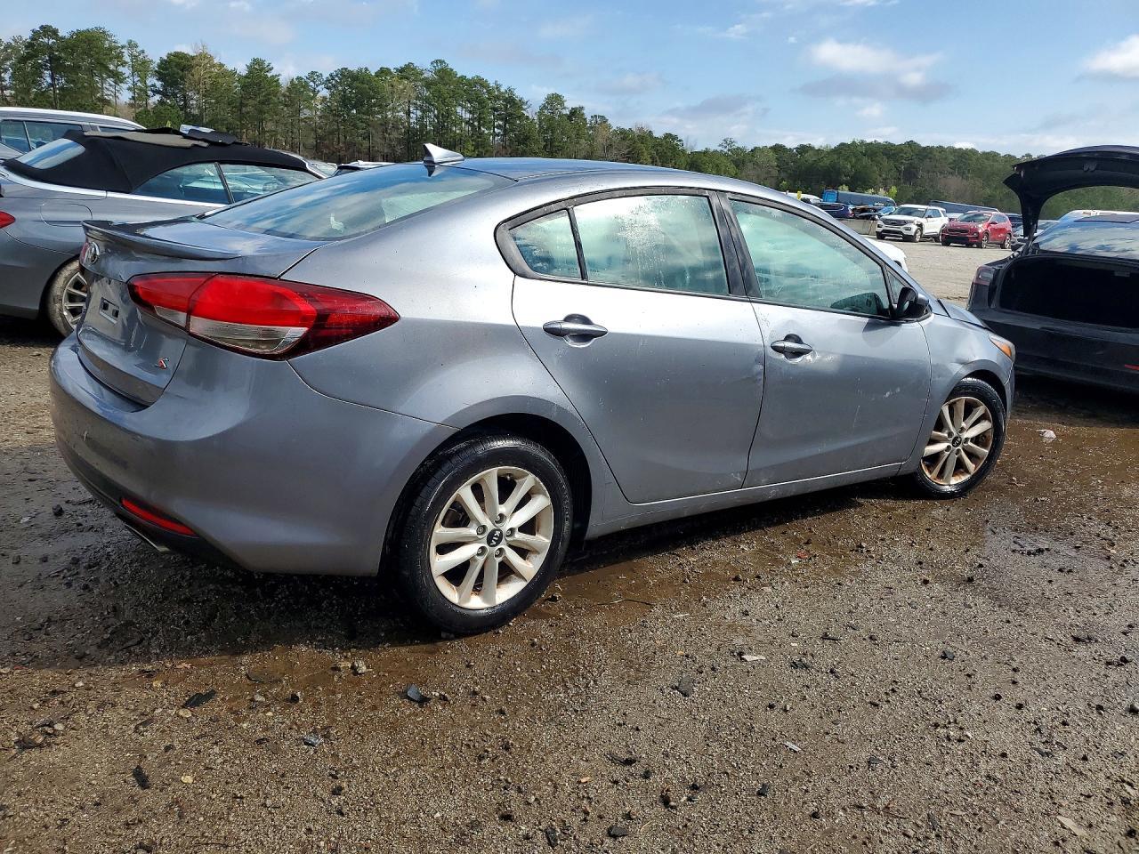 2017 KIA FORTE