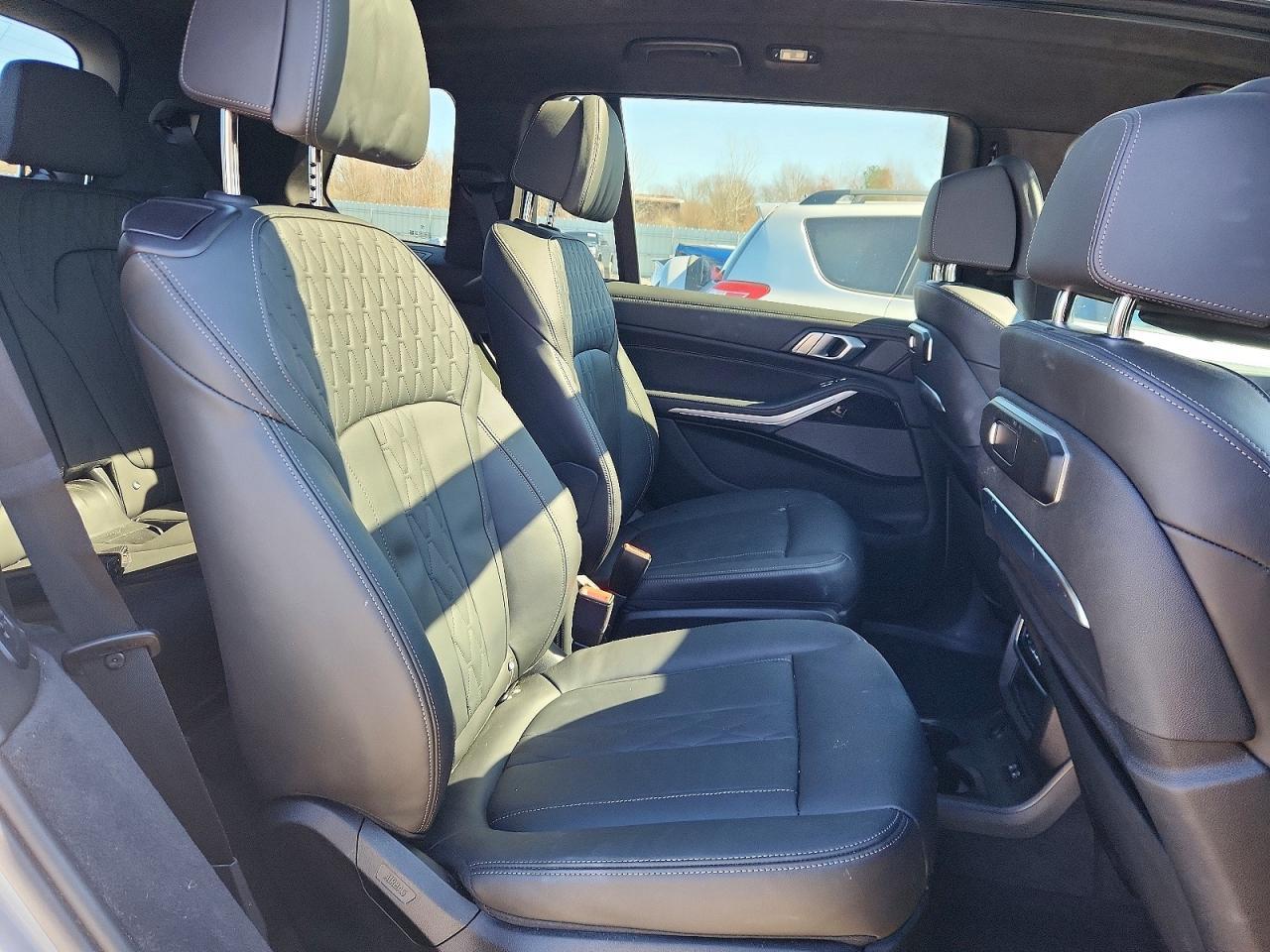 2025 BMW X7