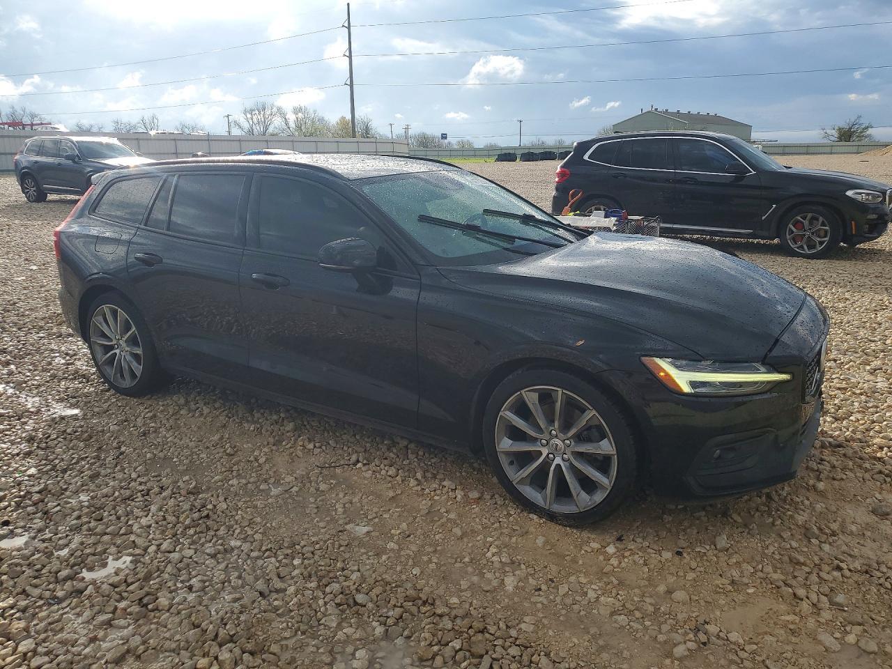 2021 VOLVO V60