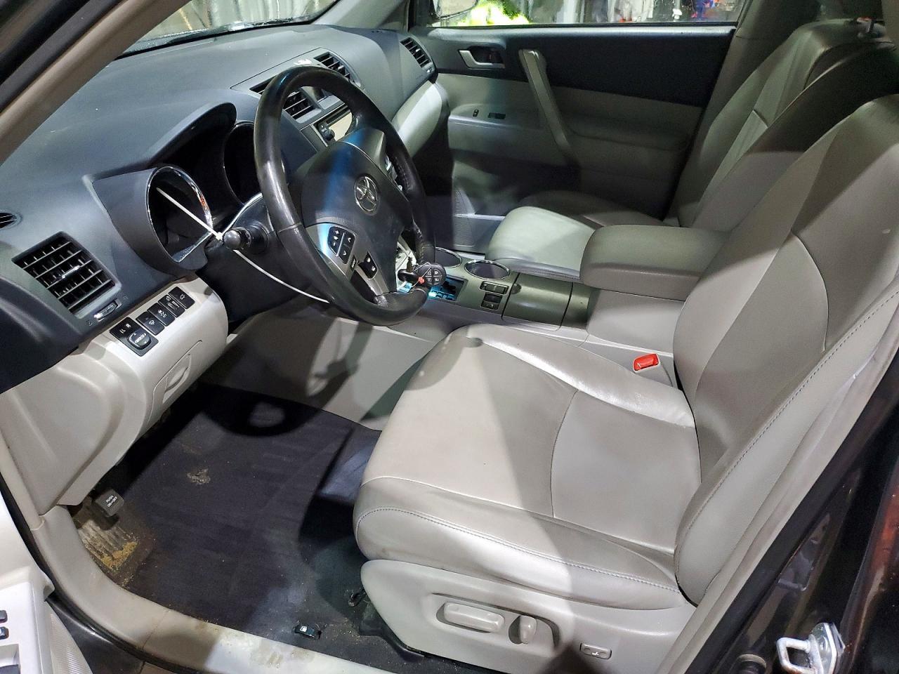 2013 TOYOTA HIGHLANDER