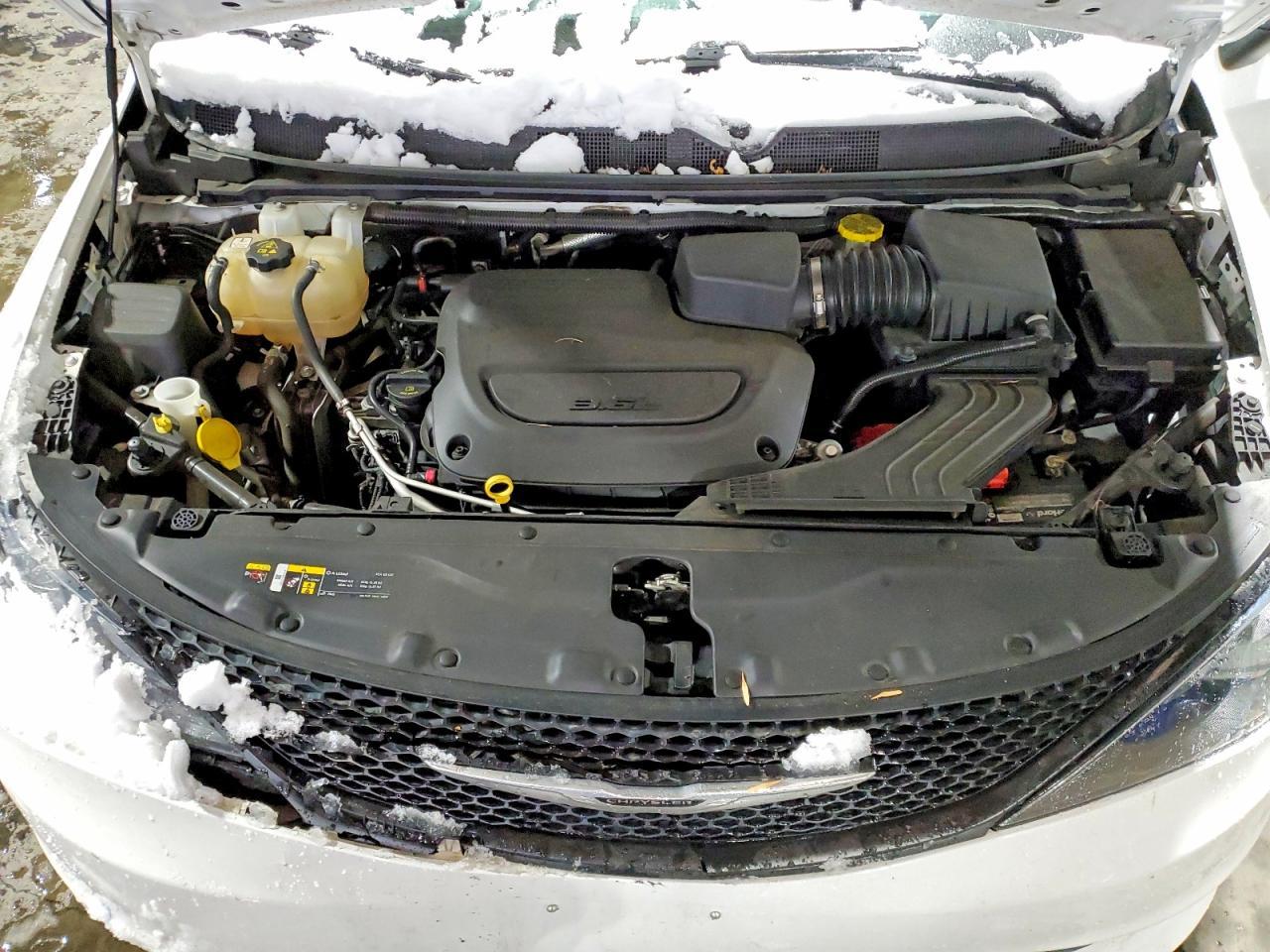 2022 CHRYSLER Voyager