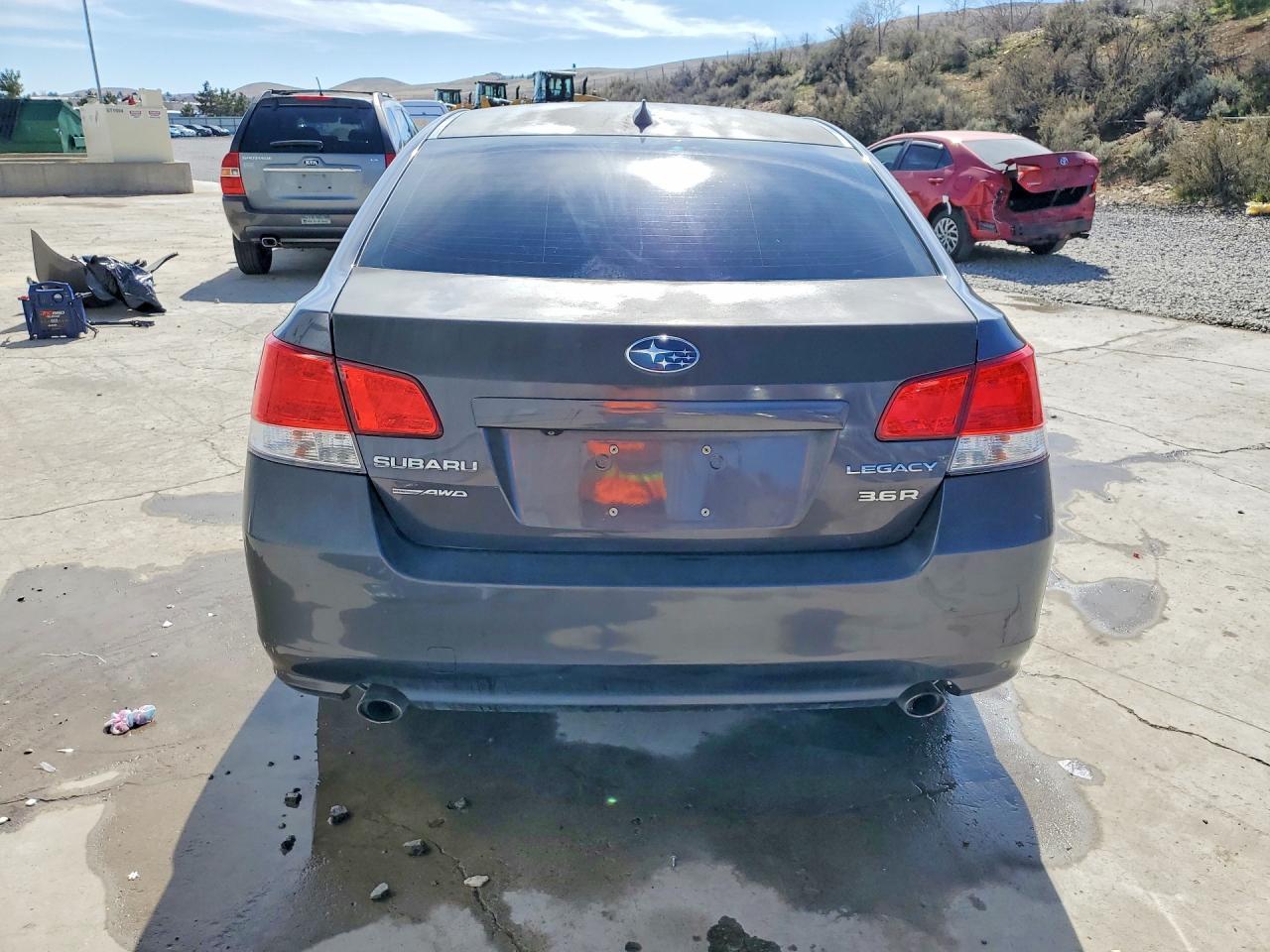 2011 SUBARU Legacy