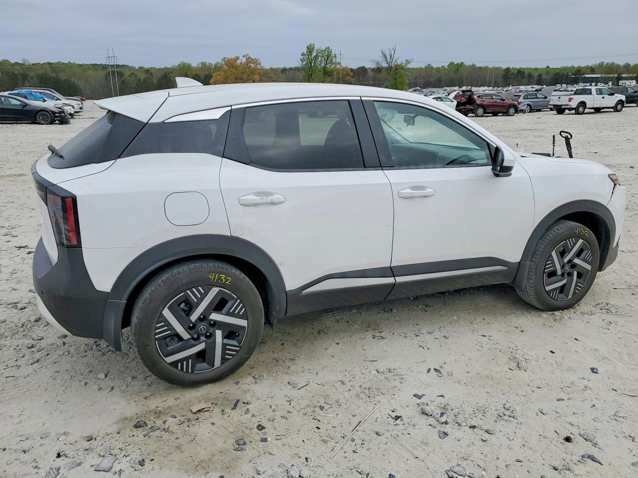 2025 NISSAN KICKS