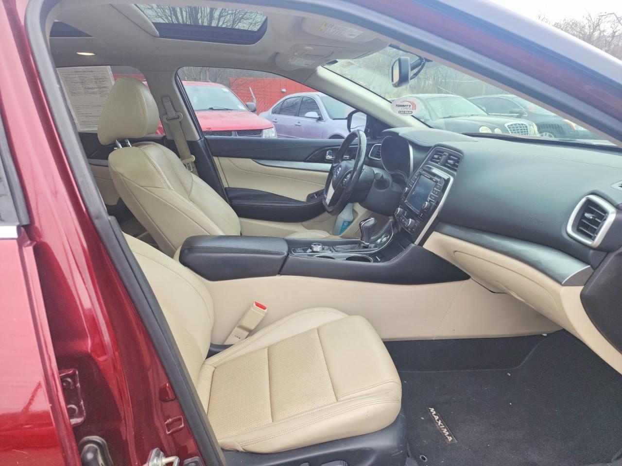 2016 NISSAN Maxima